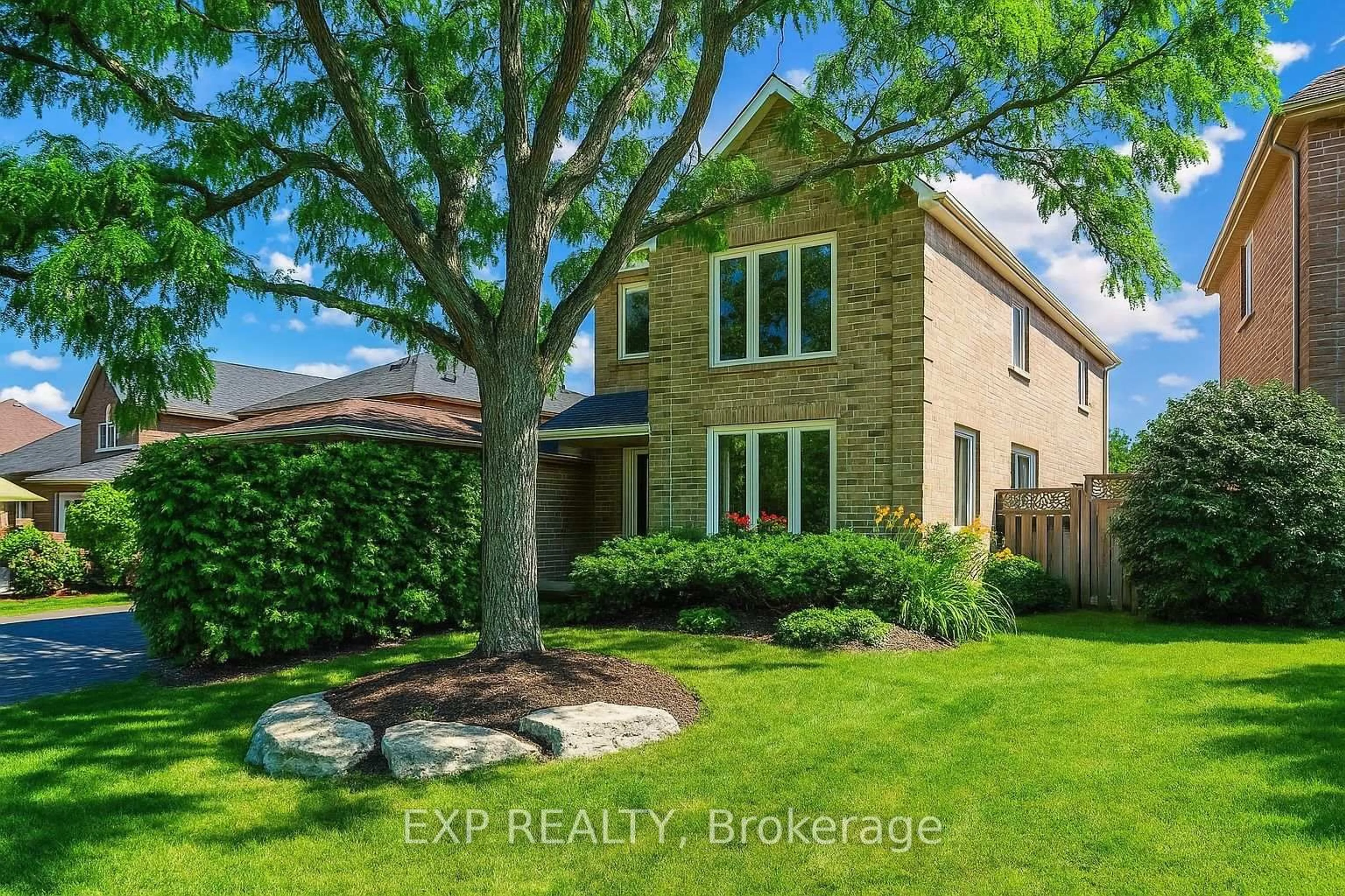 Home with brick exterior material, street for 259 Glenway Circ, Newmarket Ontario L3Y 7S8