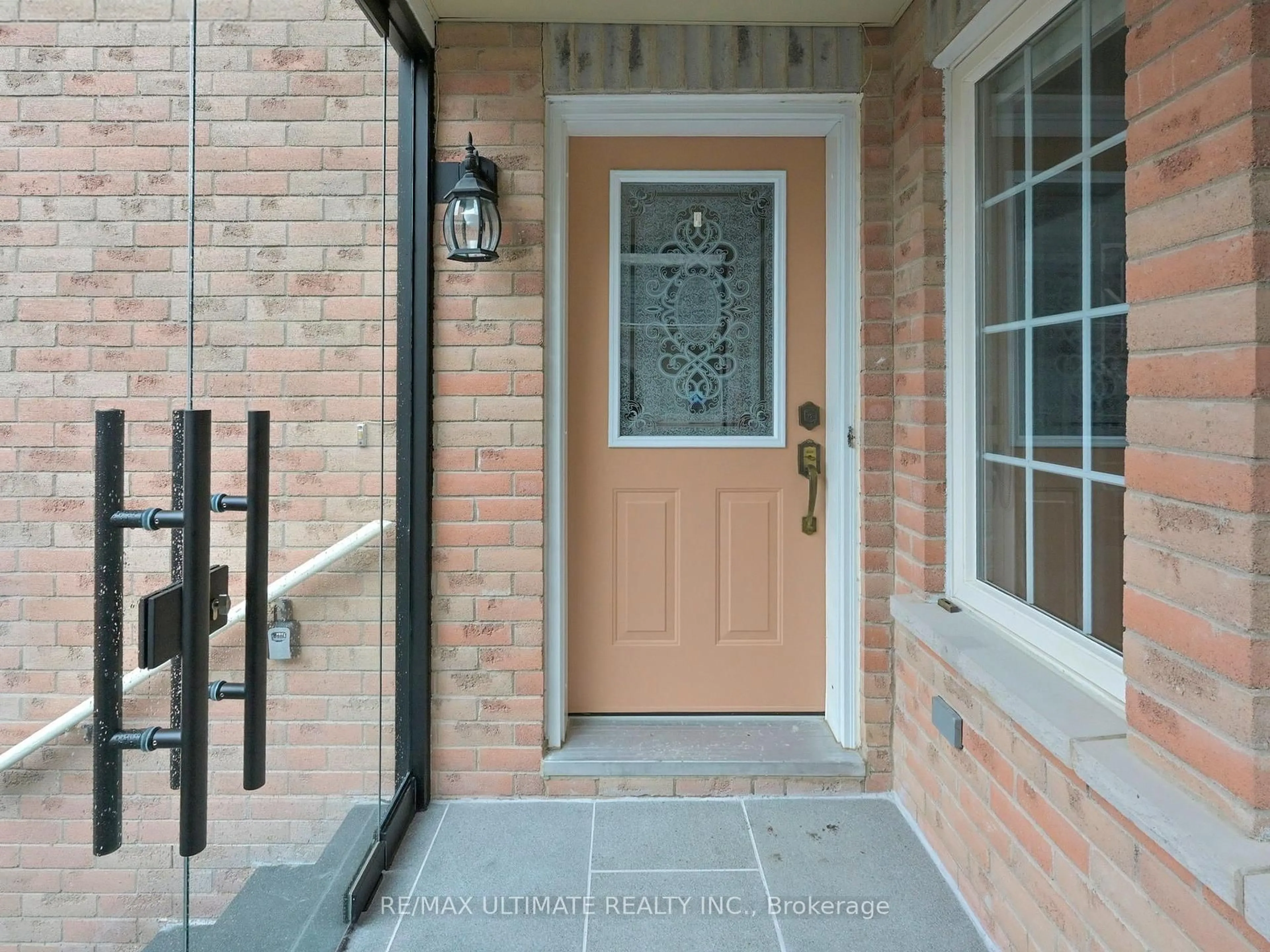 Indoor entryway for 143 Halterwood Circ, Markham Ontario L3P 7T2
