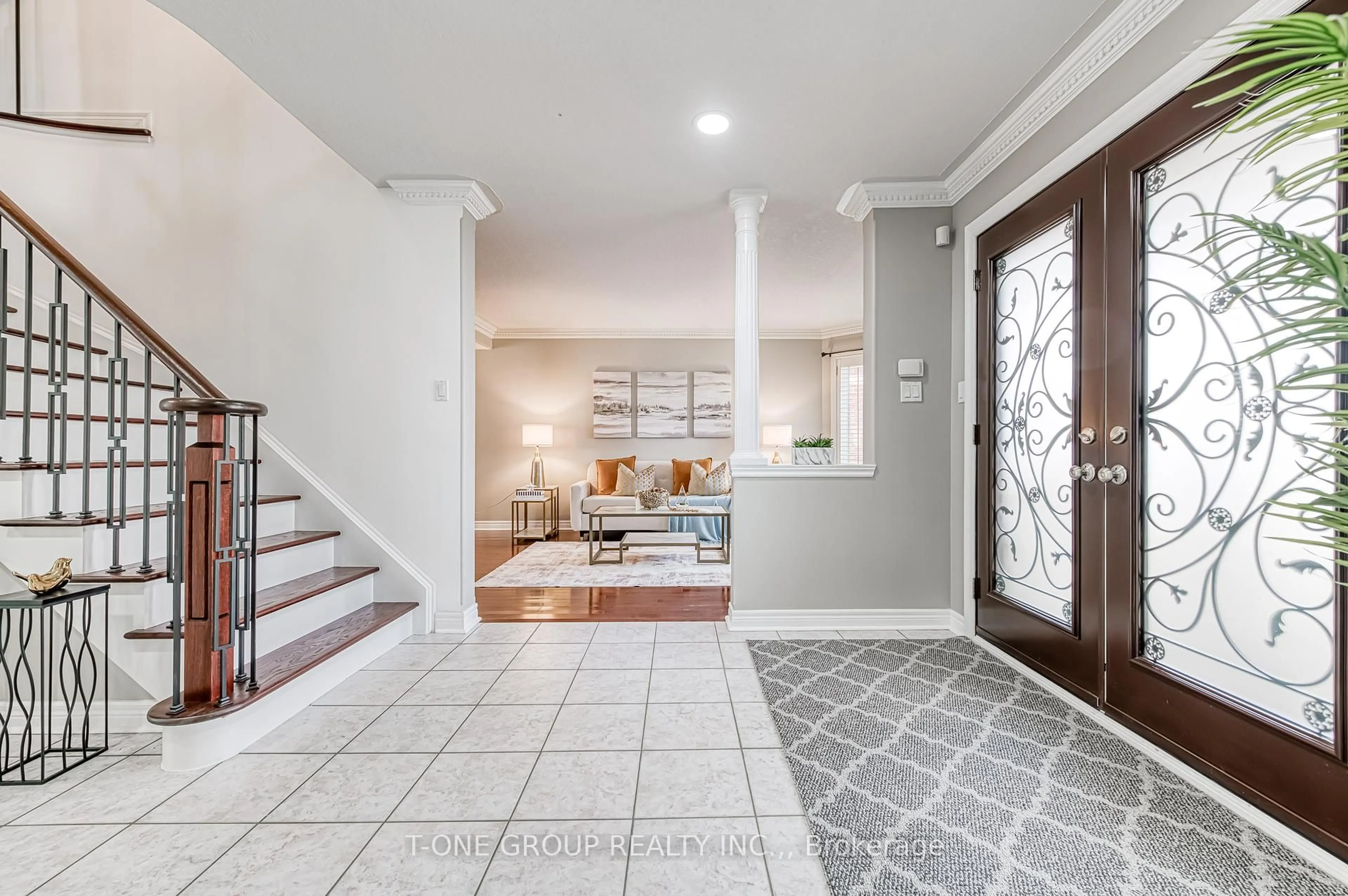 Indoor entryway for 11 Saint Ave, Bradford West Gwillimbury Ontario L3Z 3E6