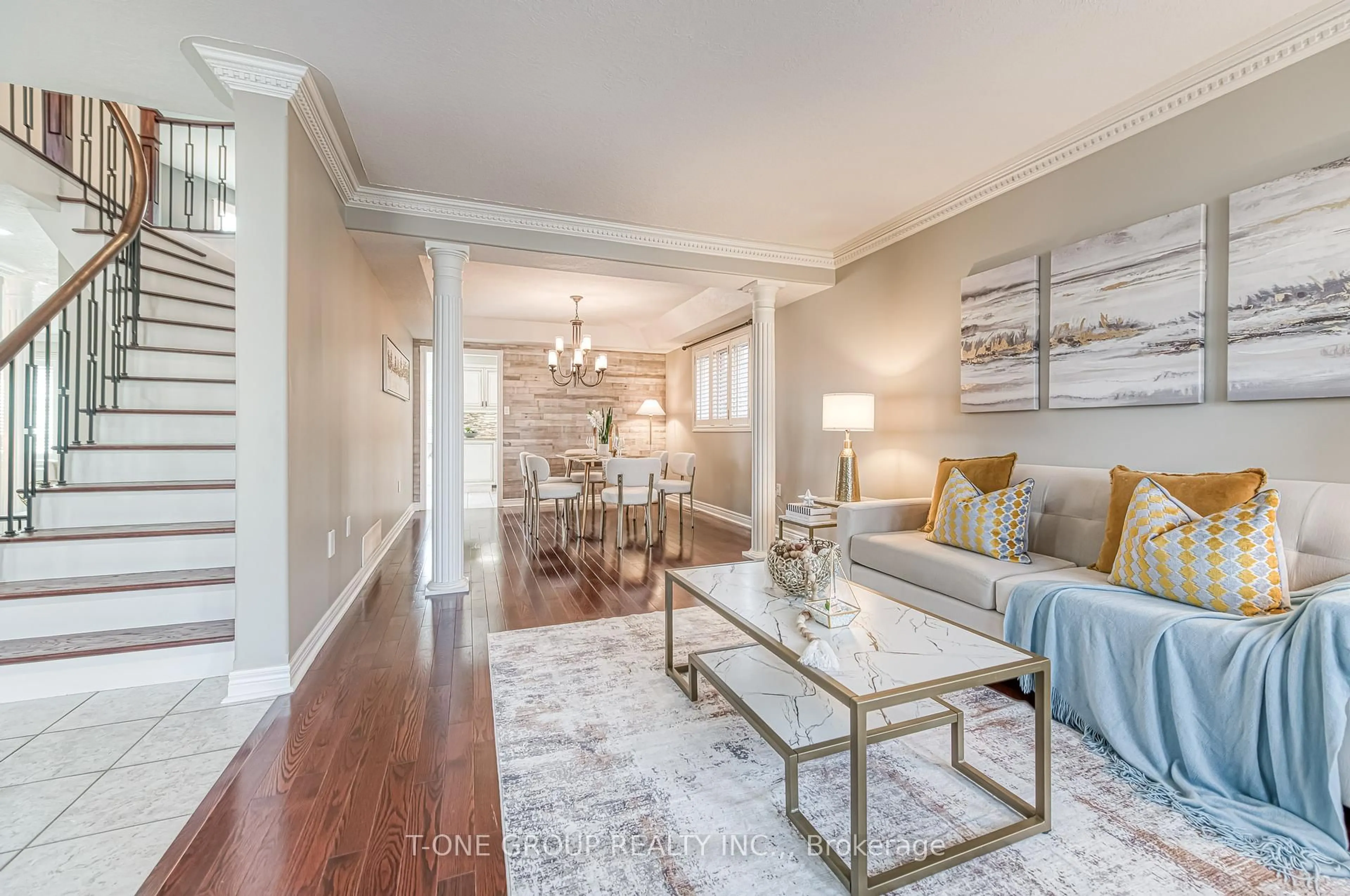 Living room with furniture, wood/laminate floor for 11 Saint Ave, Bradford West Gwillimbury Ontario L3Z 3E6