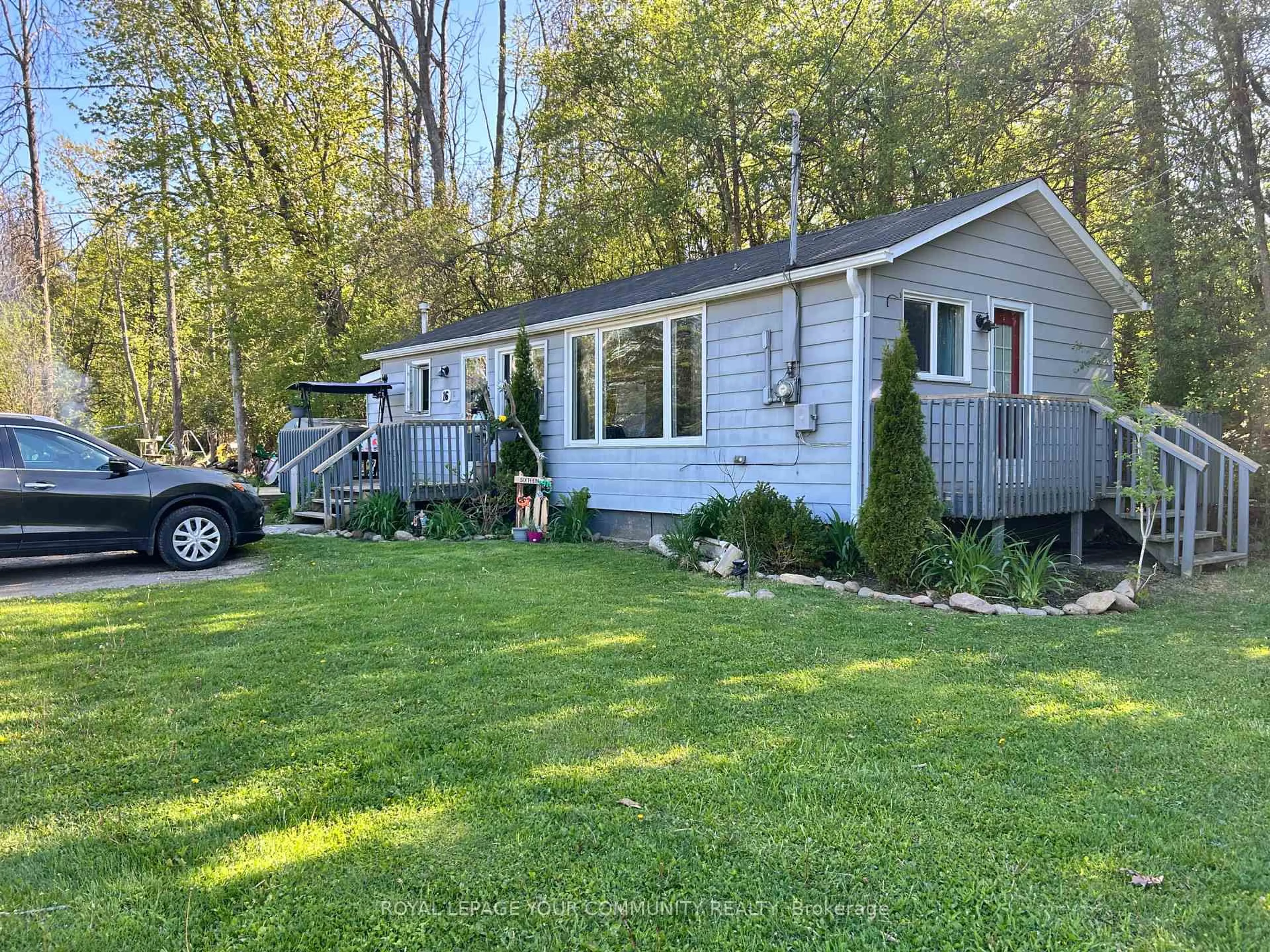 Home with vinyl exterior material, unknown for 16 Christidis Dr, Georgina Ontario L0E 1L0