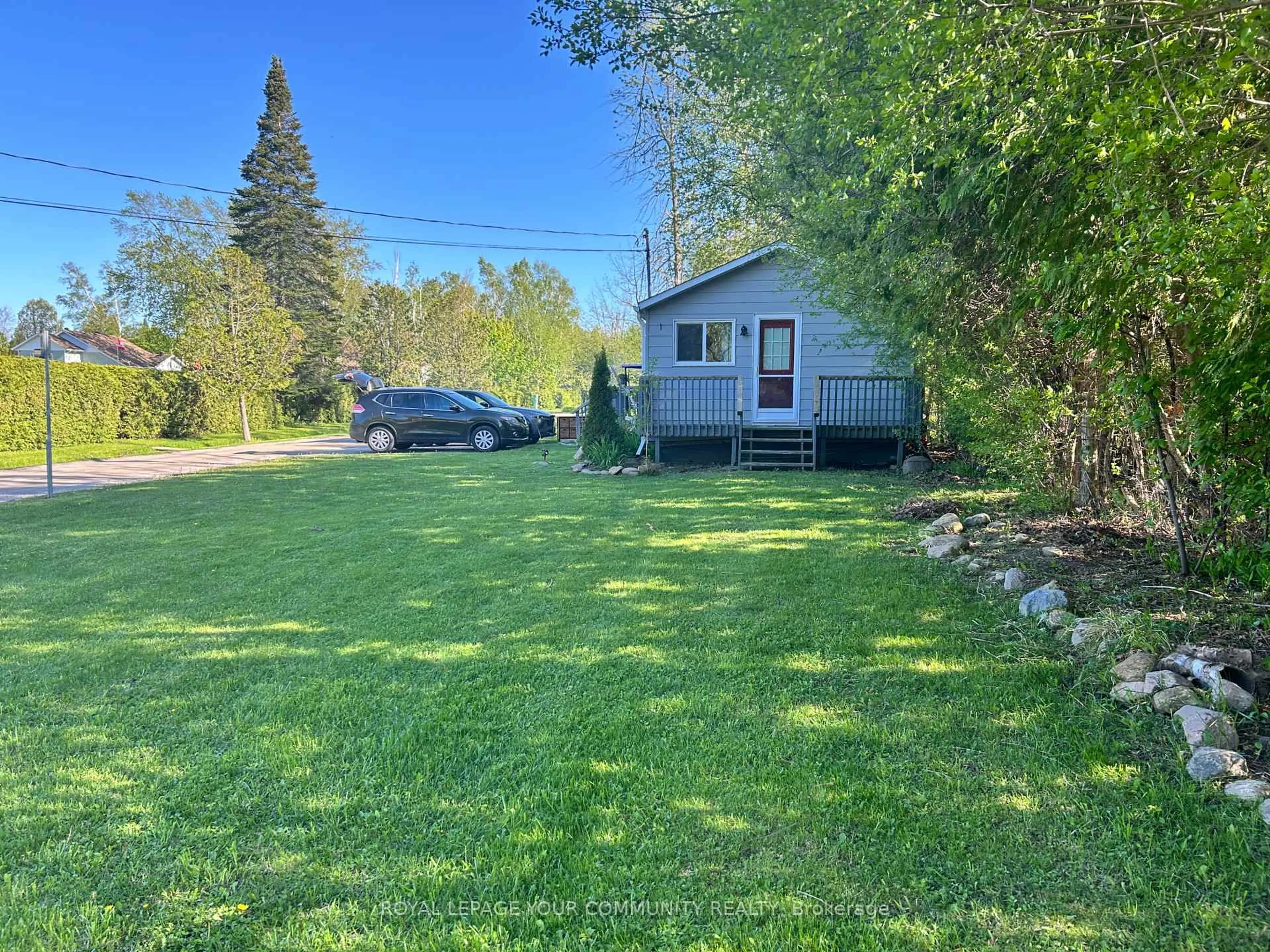 A pic from outside/outdoor area/front of a property/back of a property/a pic from drone, unknown for 16 Christidis Dr, Georgina Ontario L0E 1L0
