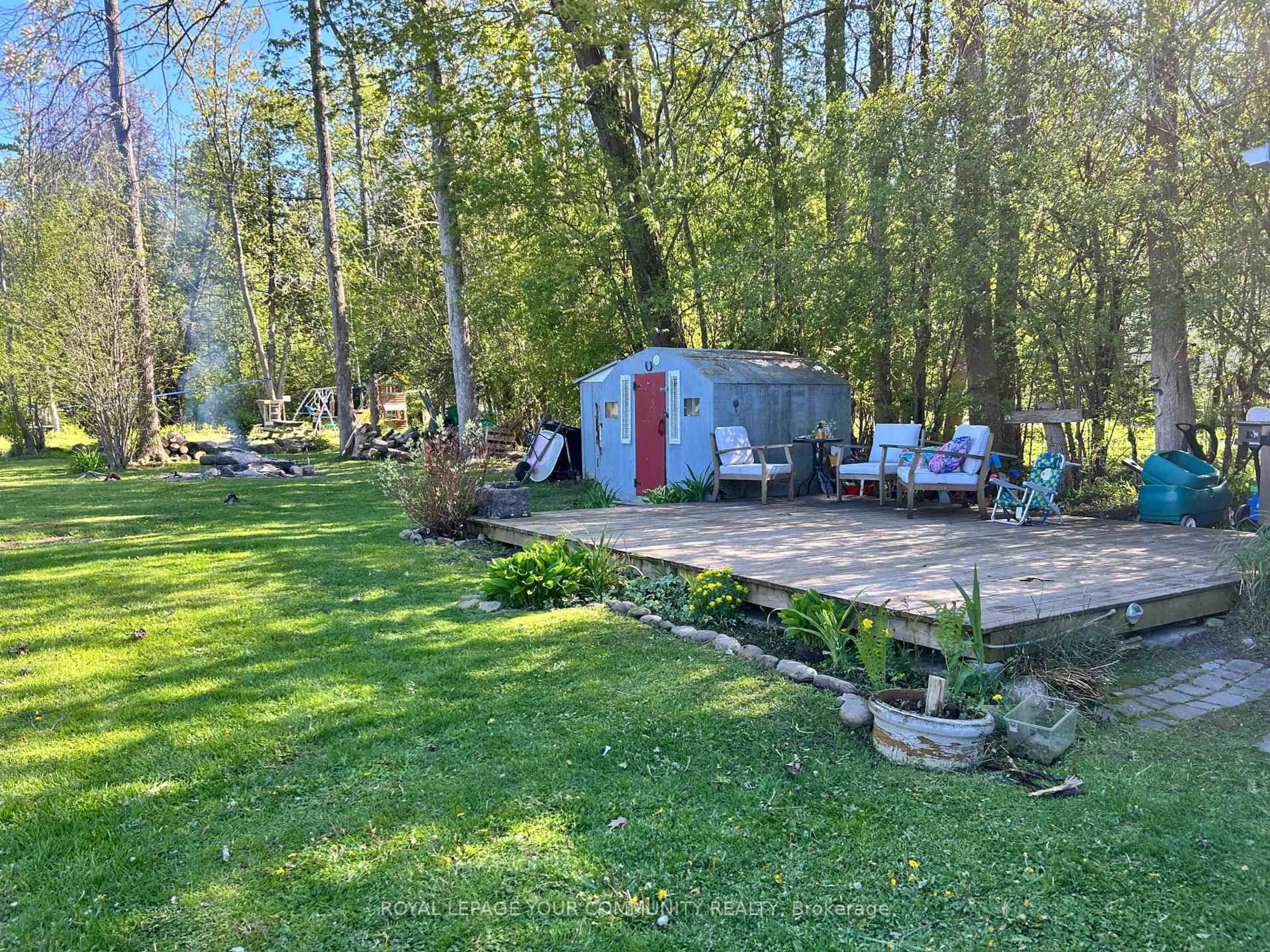 Patio, unknown for 16 Christidis Dr, Georgina Ontario L0E 1L0