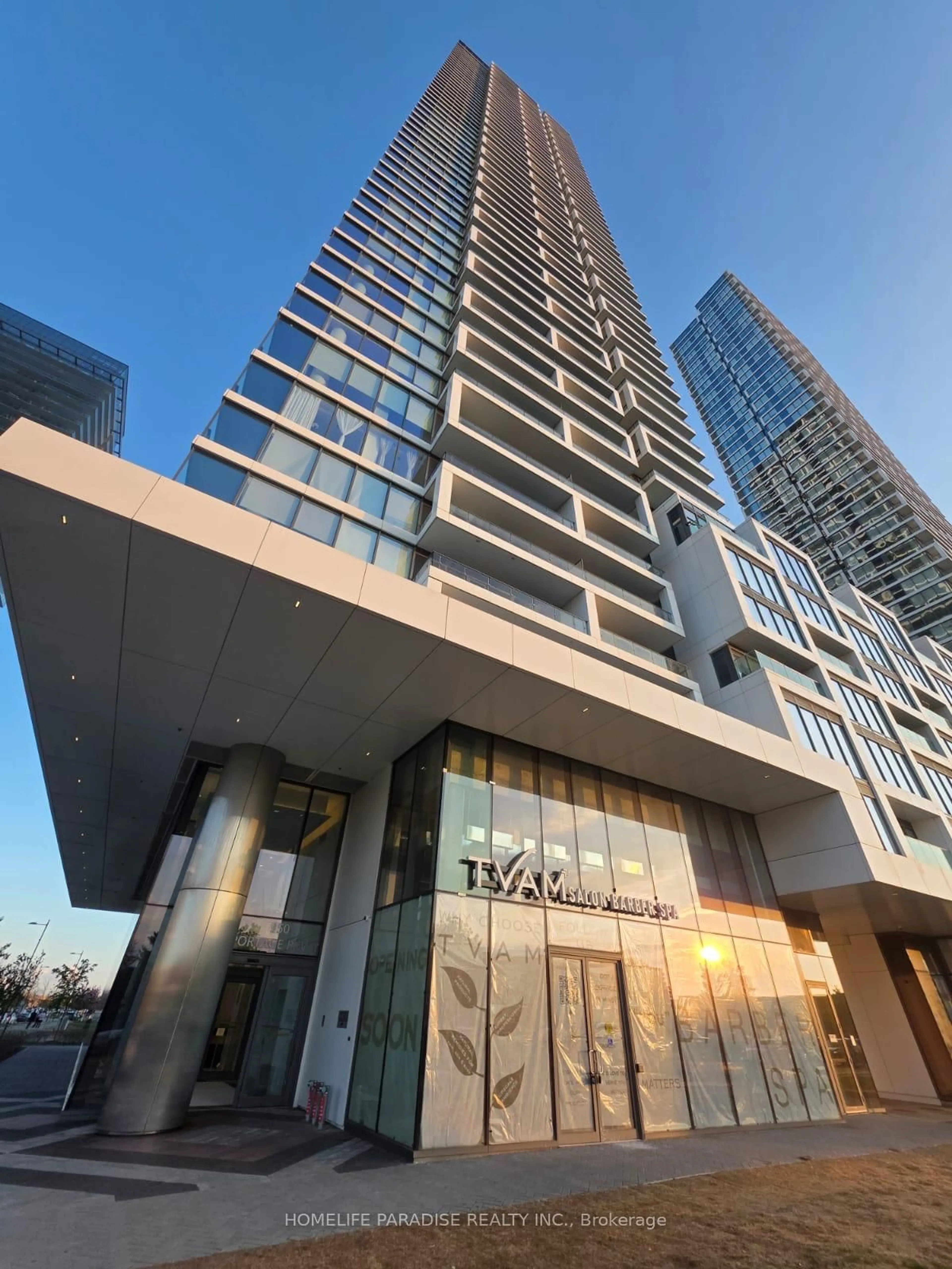 Indoor foyer for 950 Portage Pkwy #812, Vaughan Ontario L4K 0J7