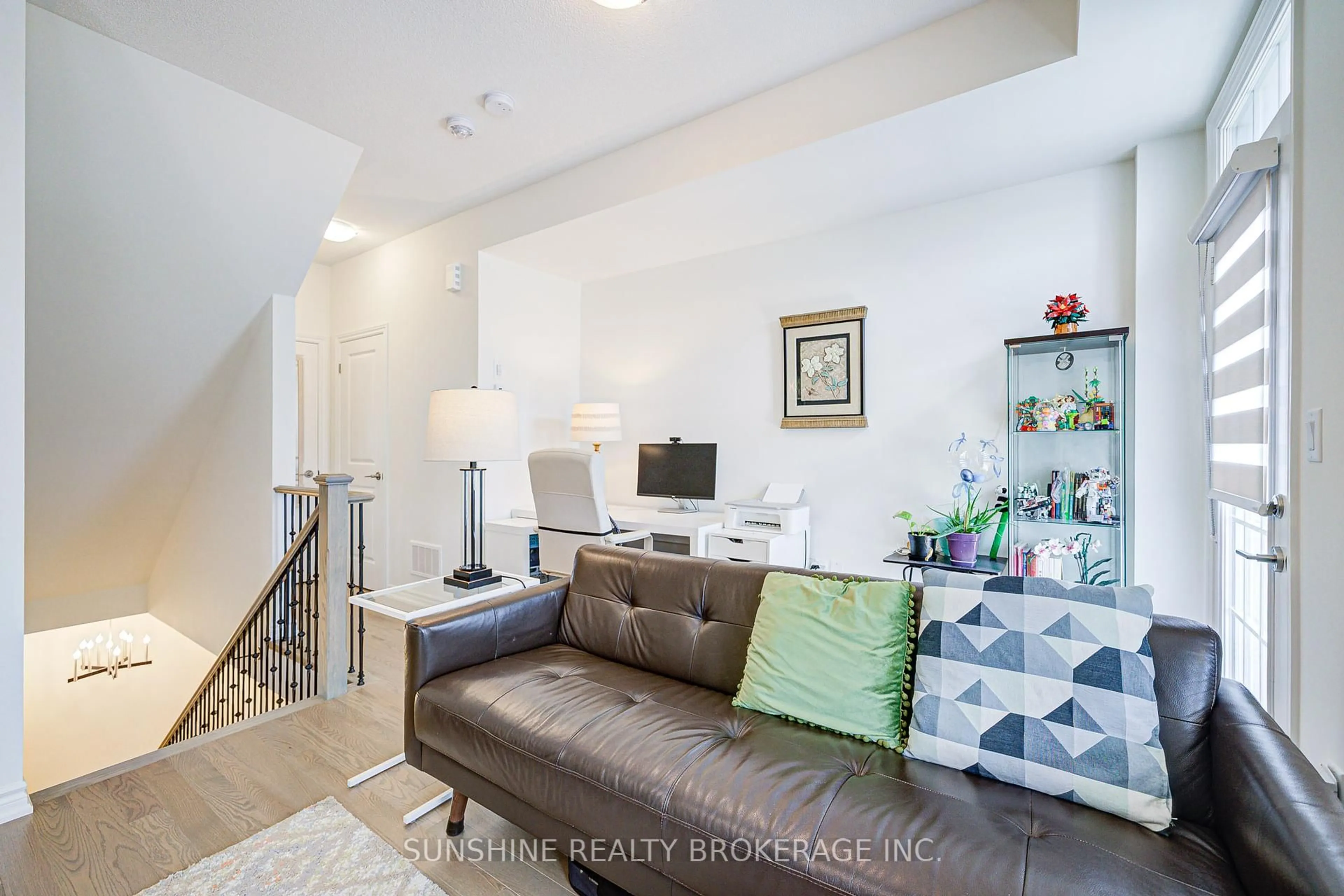 Living room with furniture, unknown for 8 Mel Irving Dr, Bradford West Gwillimbury Ontario L3Z 4P1