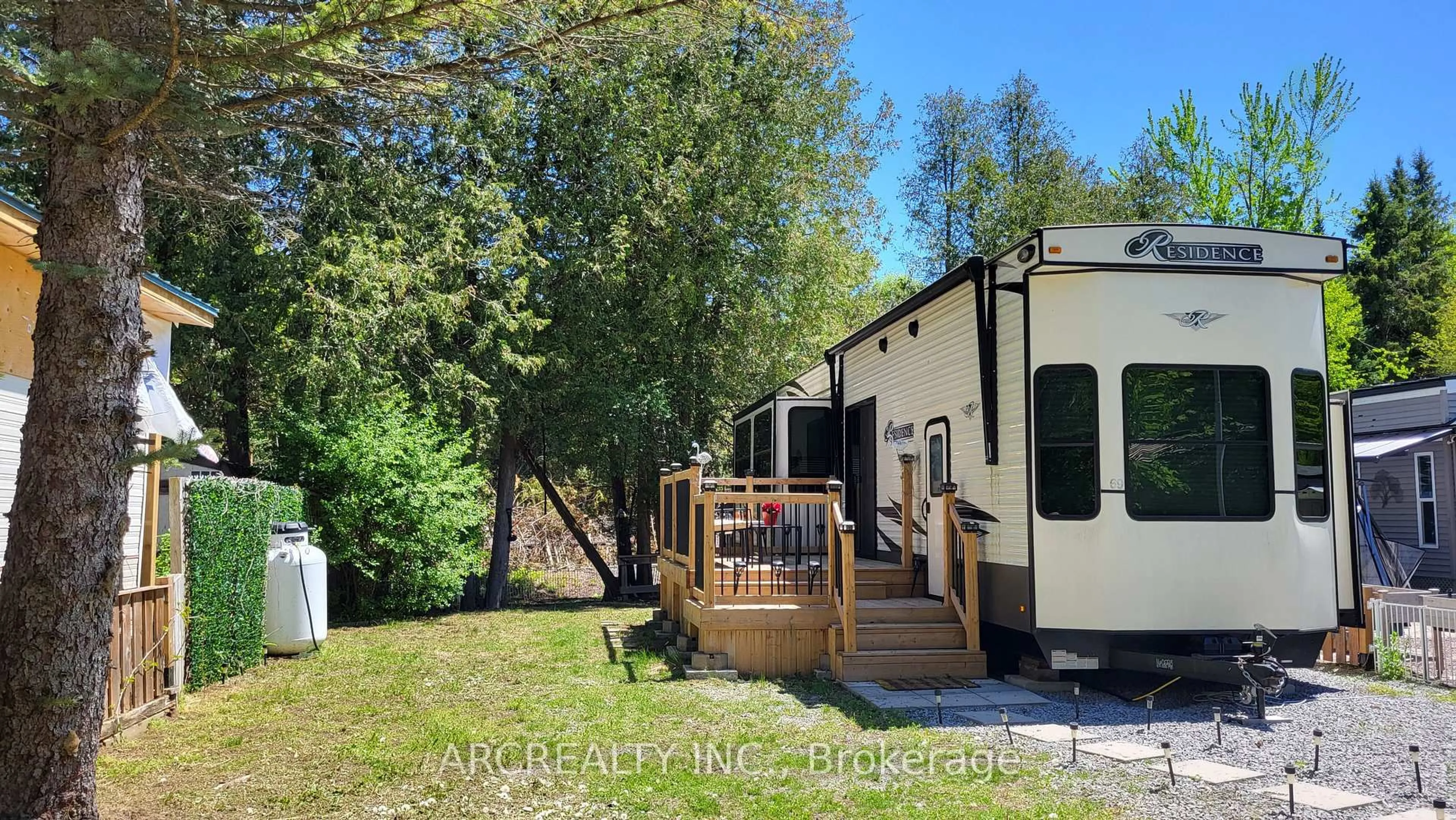 Unknown for 69 Horseshoe Circ, Georgina Ontario L0E 1N0