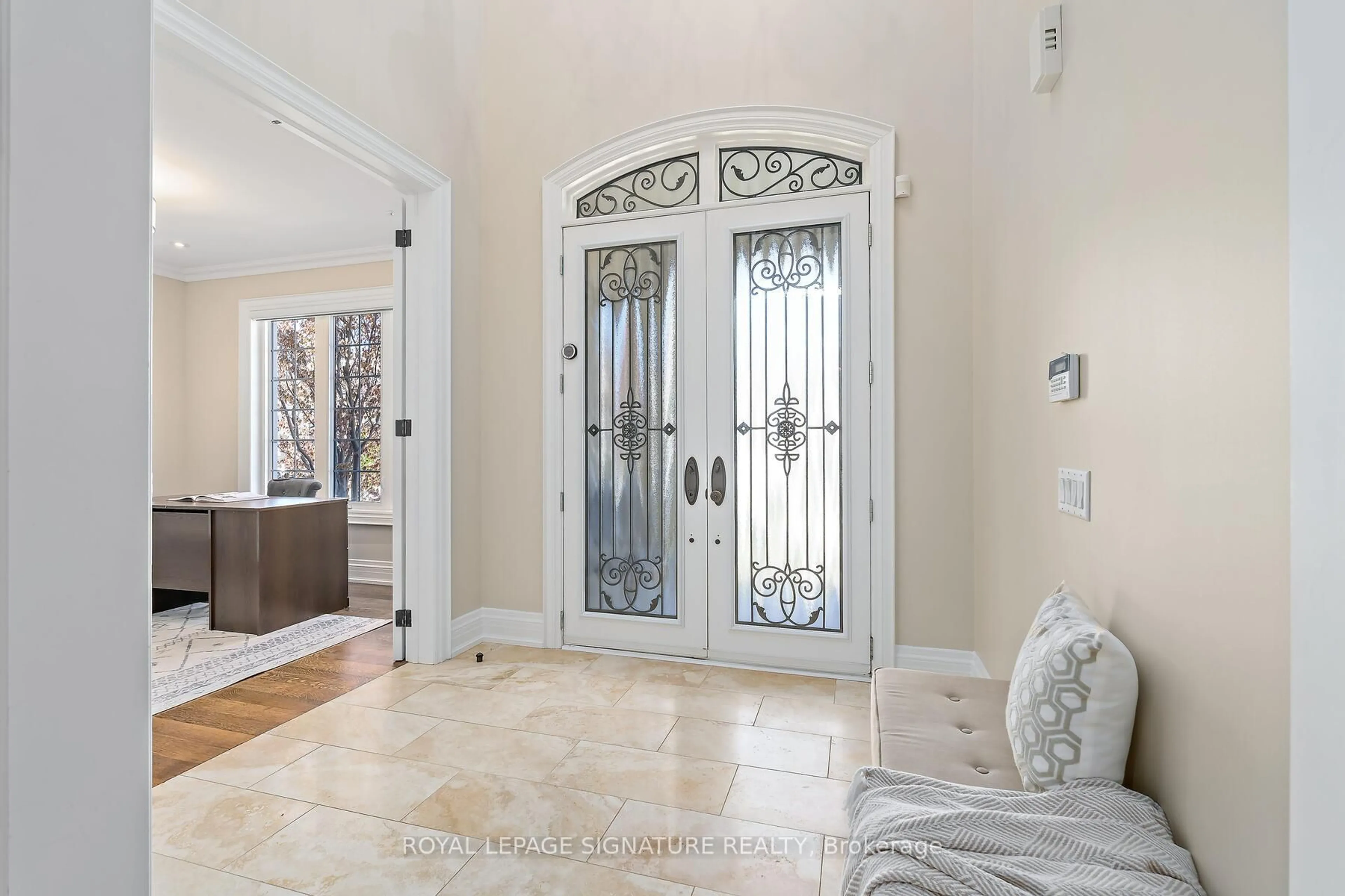 Indoor entryway for 92 Sir Modesto Crt, Vaughan Ontario L6A 4G2