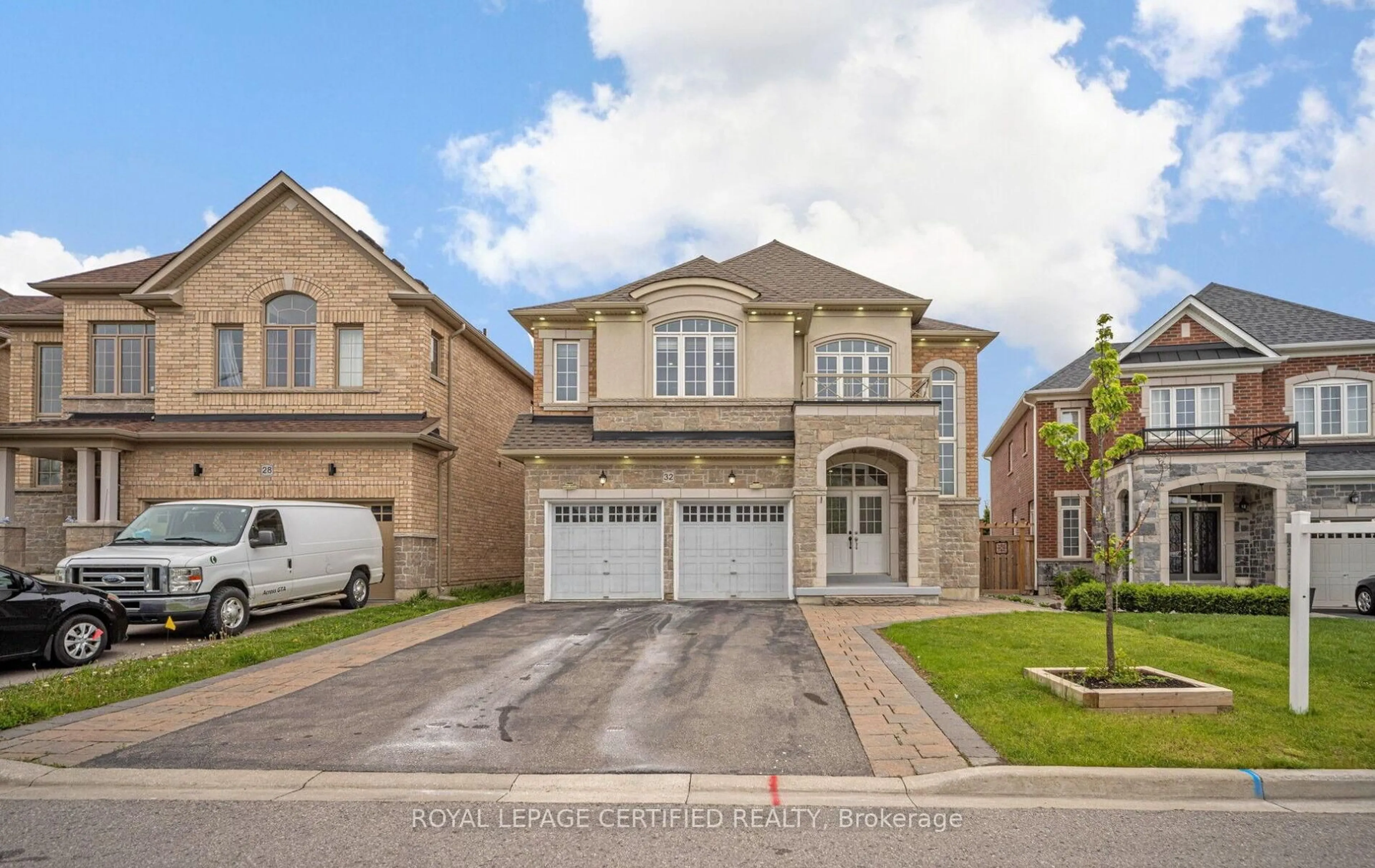 Home with brick exterior material, street for 32 Cayton Cres, Bradford West Gwillimbury Ontario L3Z 2A6