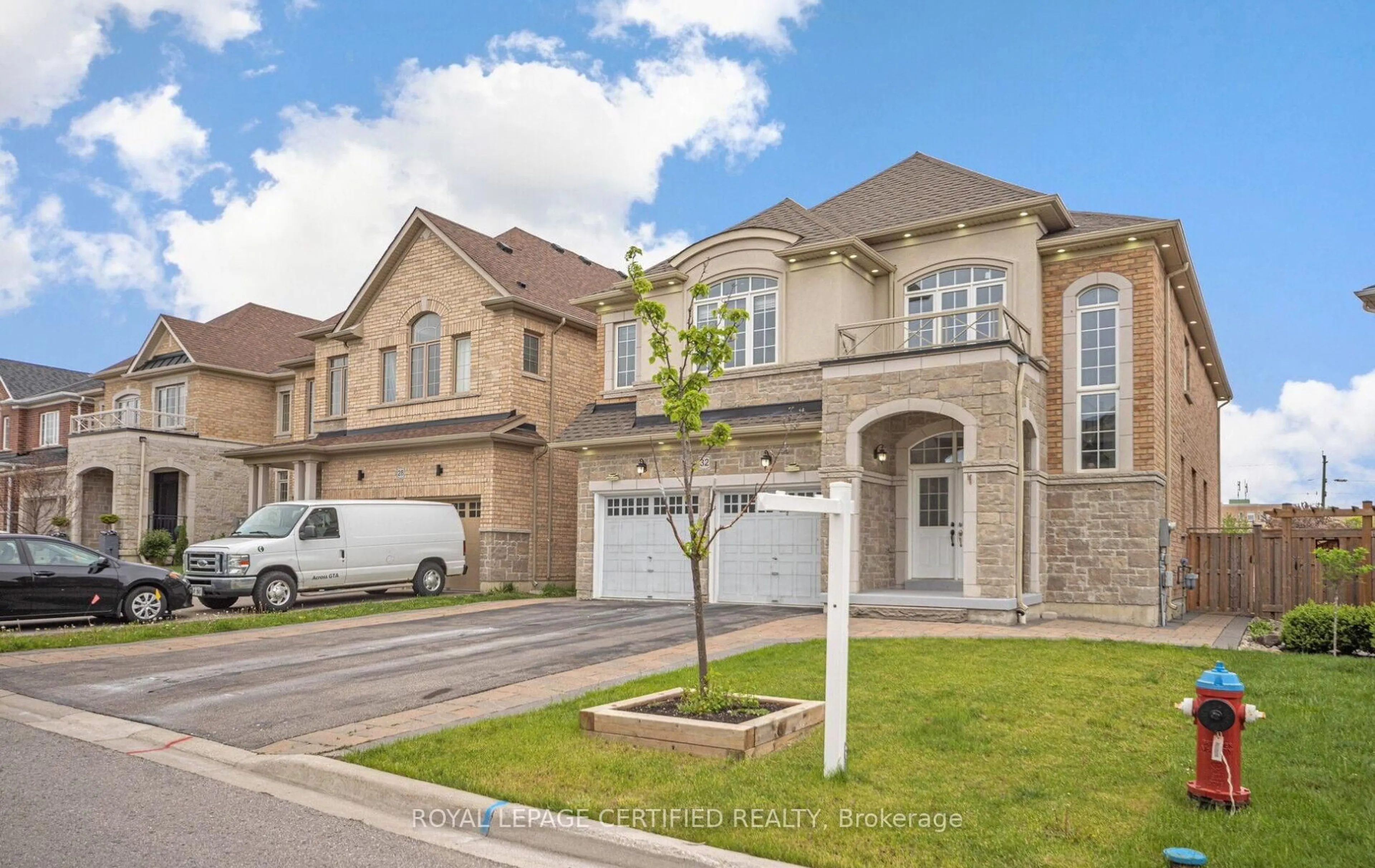 Home with brick exterior material, street for 32 Cayton Cres, Bradford West Gwillimbury Ontario L3Z 2A6