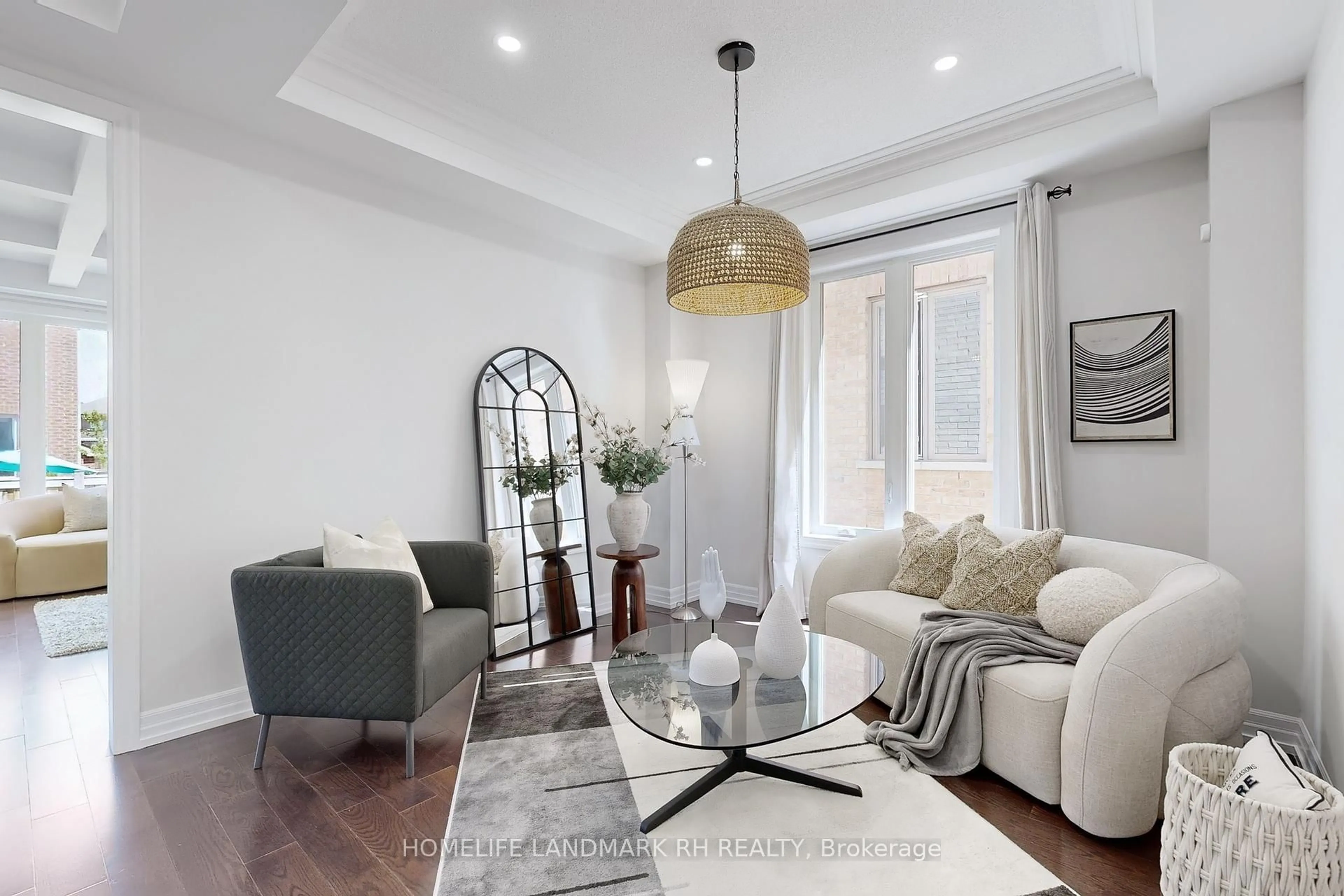 Living room with furniture, unknown for 95 Dog Wood Blvd, East Gwillimbury Ontario L9N 1G5