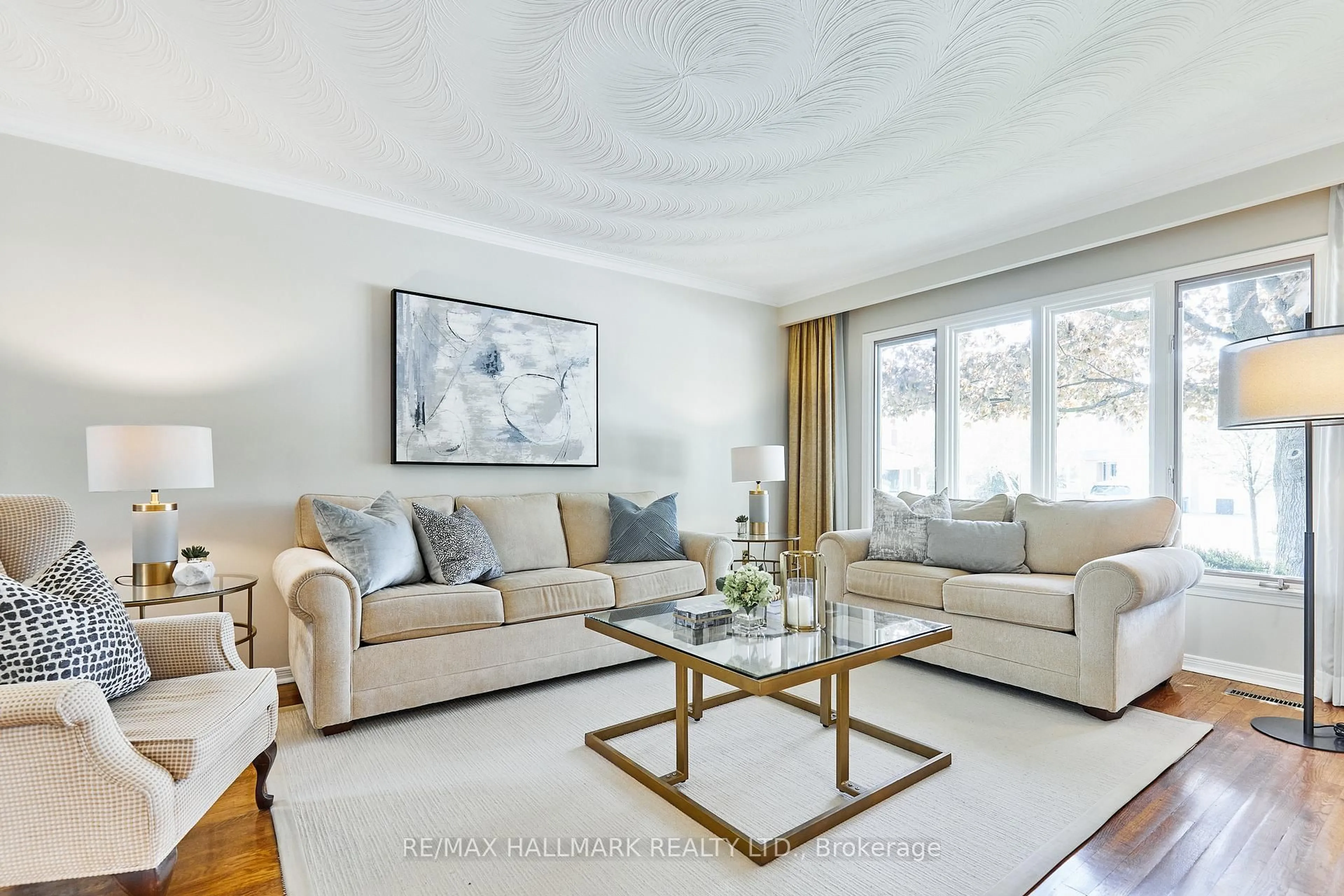 Living room with furniture, unknown for 11 Innis Cres, Richmond Hill Ontario L4C 5K3