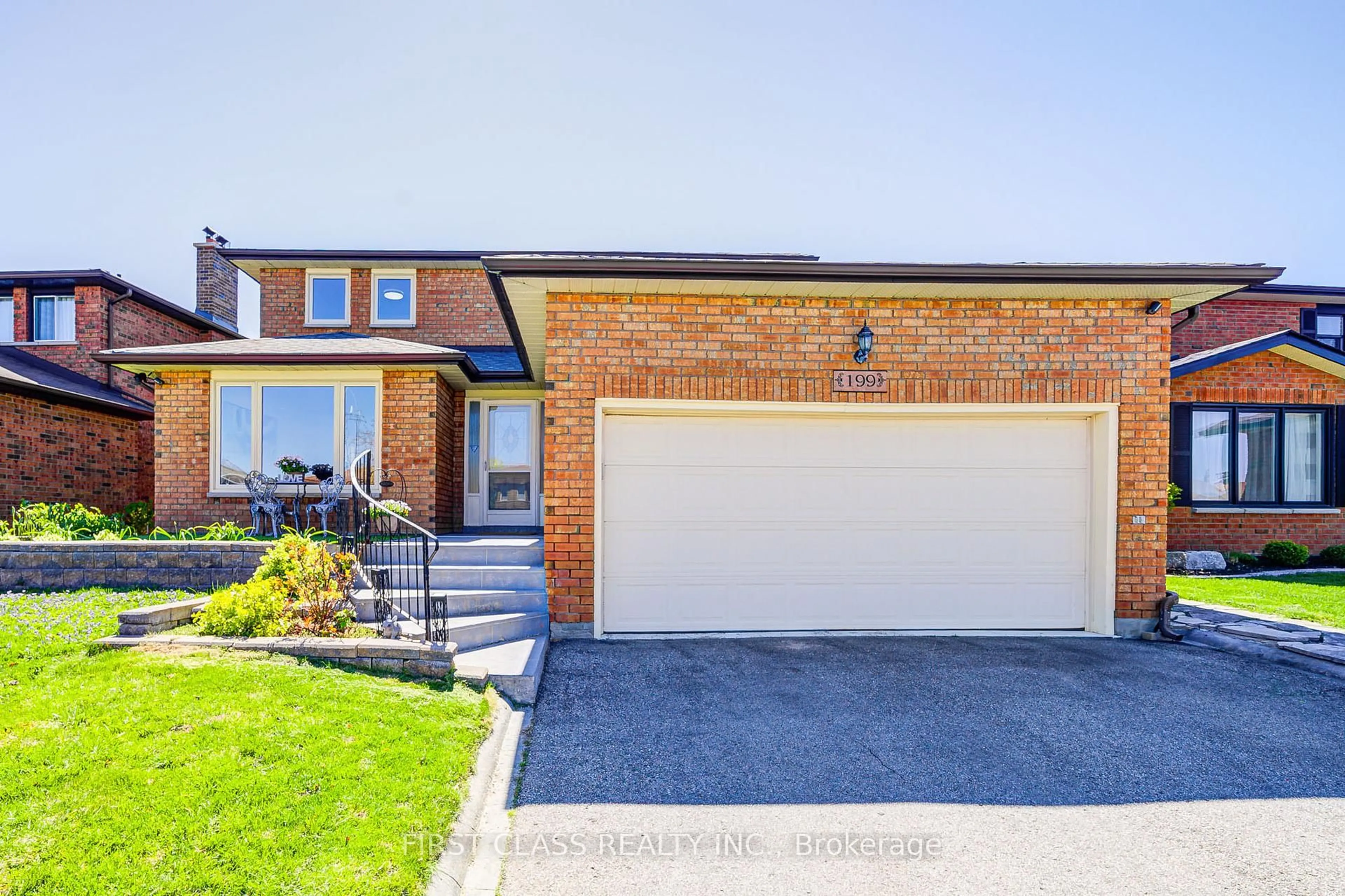Home with brick exterior material, street for 199 Miller Park Ave, Bradford West Gwillimbury Ontario L3Z 2K3
