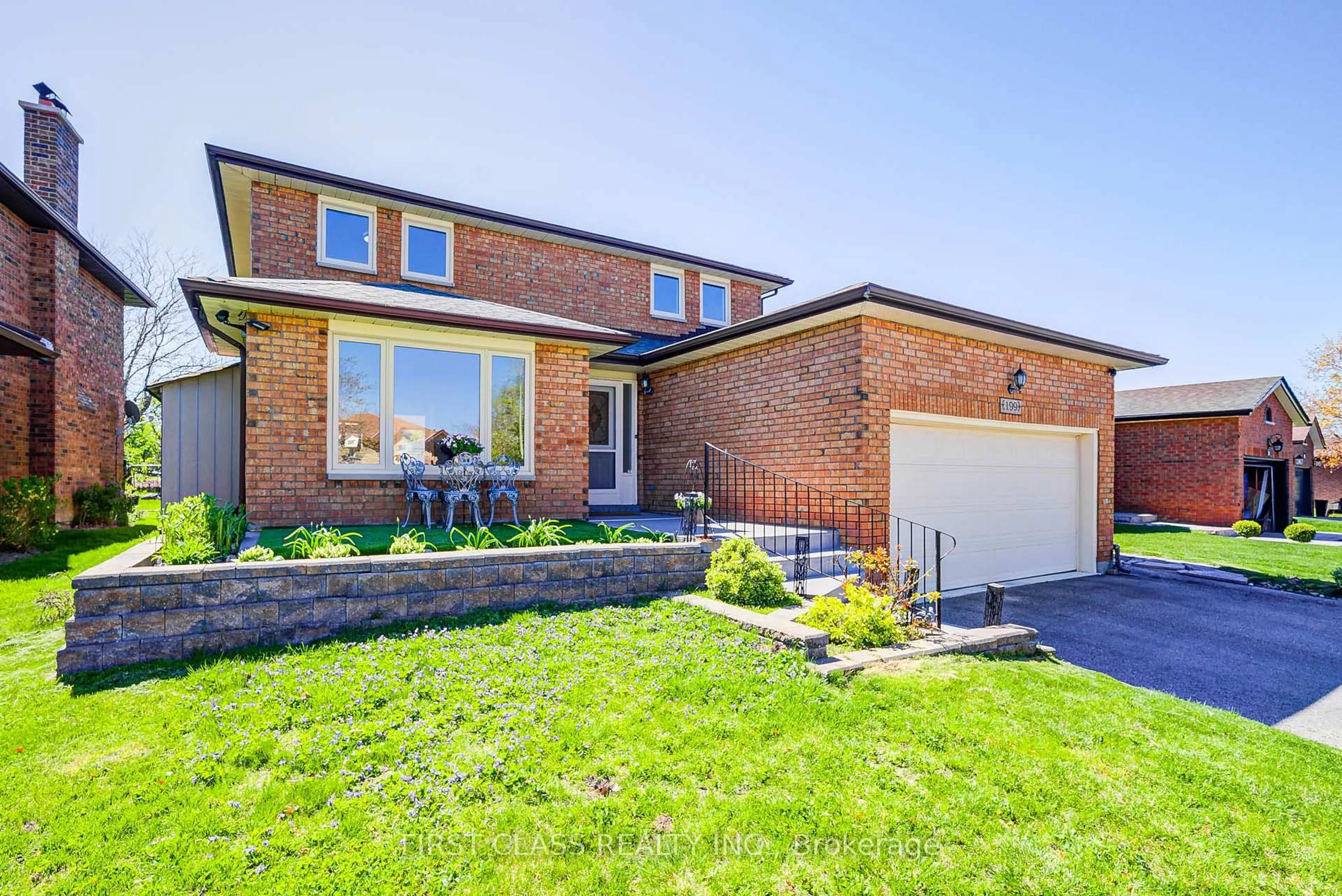 Home with brick exterior material, street for 199 Miller Park Ave, Bradford West Gwillimbury Ontario L3Z 2K3