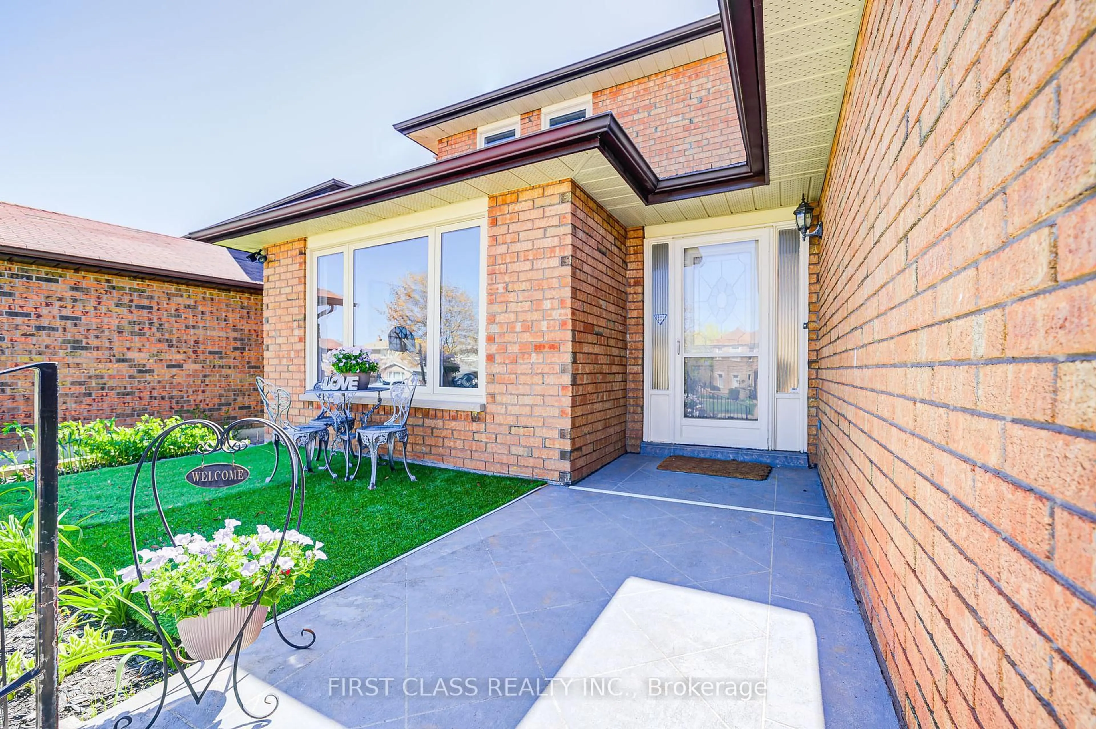 Home with brick exterior material, street for 199 Miller Park Ave, Bradford West Gwillimbury Ontario L3Z 2K3