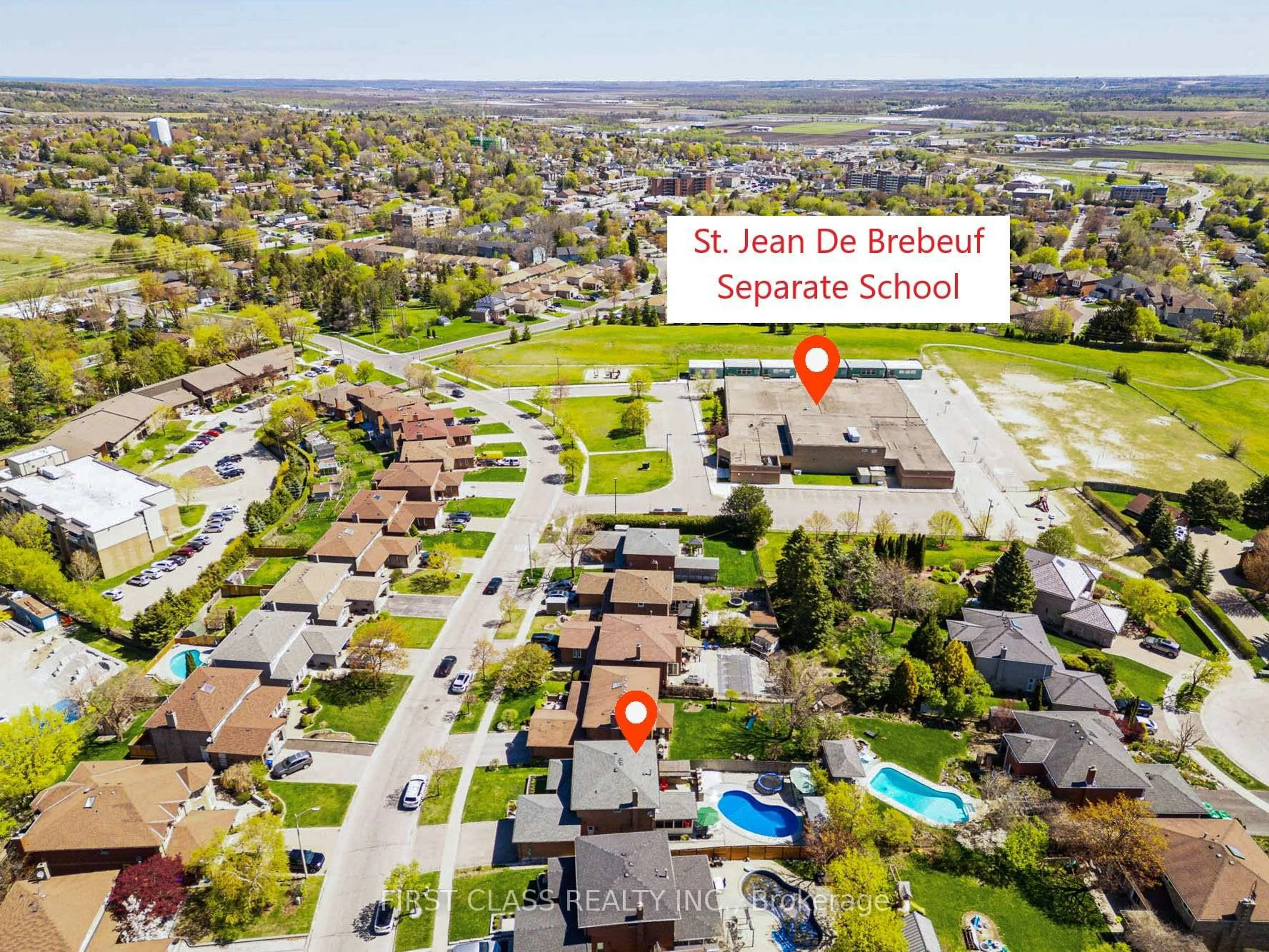 A pic from outside/outdoor area/front of a property/back of a property/a pic from drone, street for 199 Miller Park Ave, Bradford West Gwillimbury Ontario L3Z 2K3