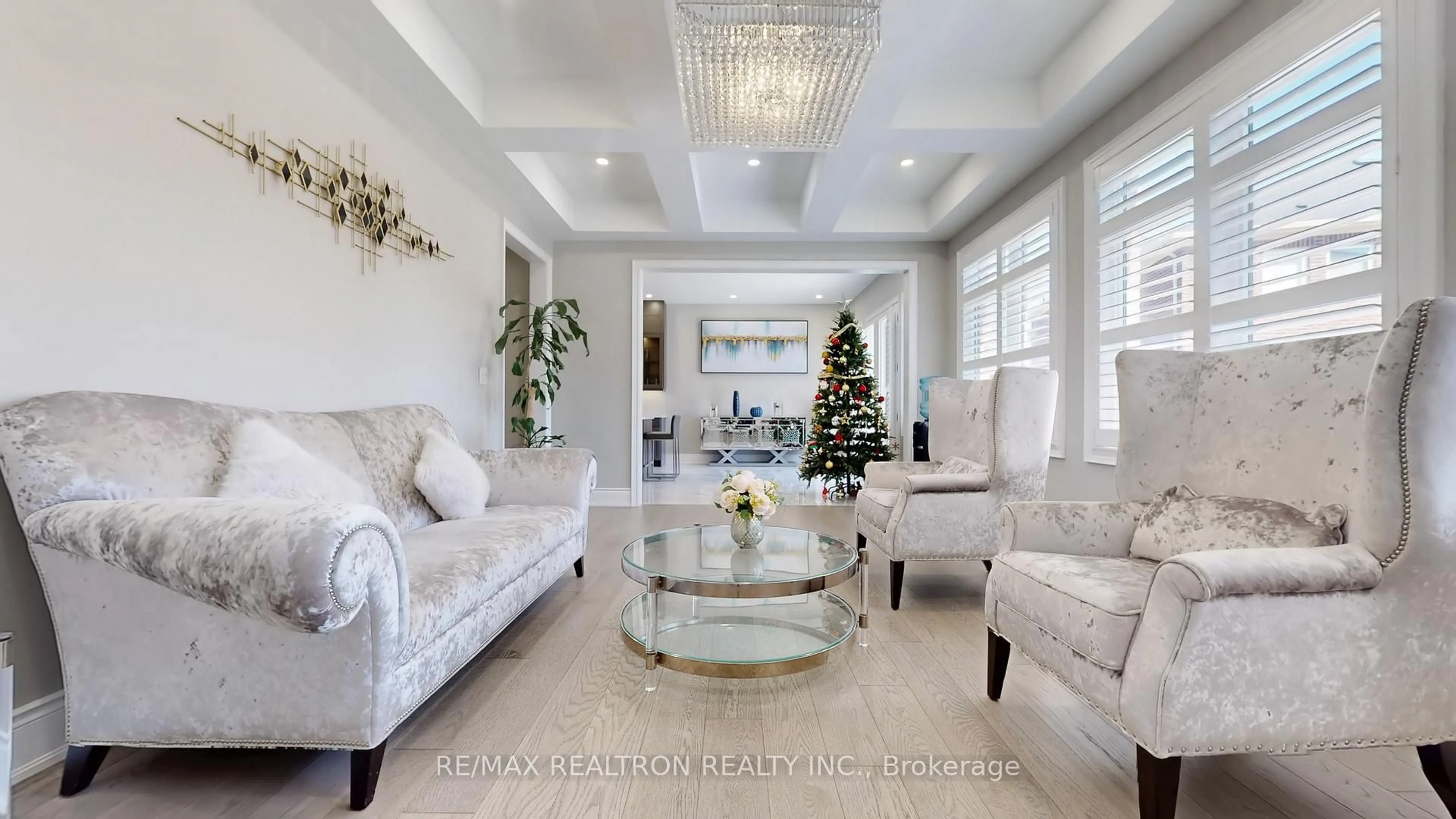 Living room with furniture, ceramic/tile floor for 164 Milky Way Dr, Richmond Hill Ontario L4C 4Y3