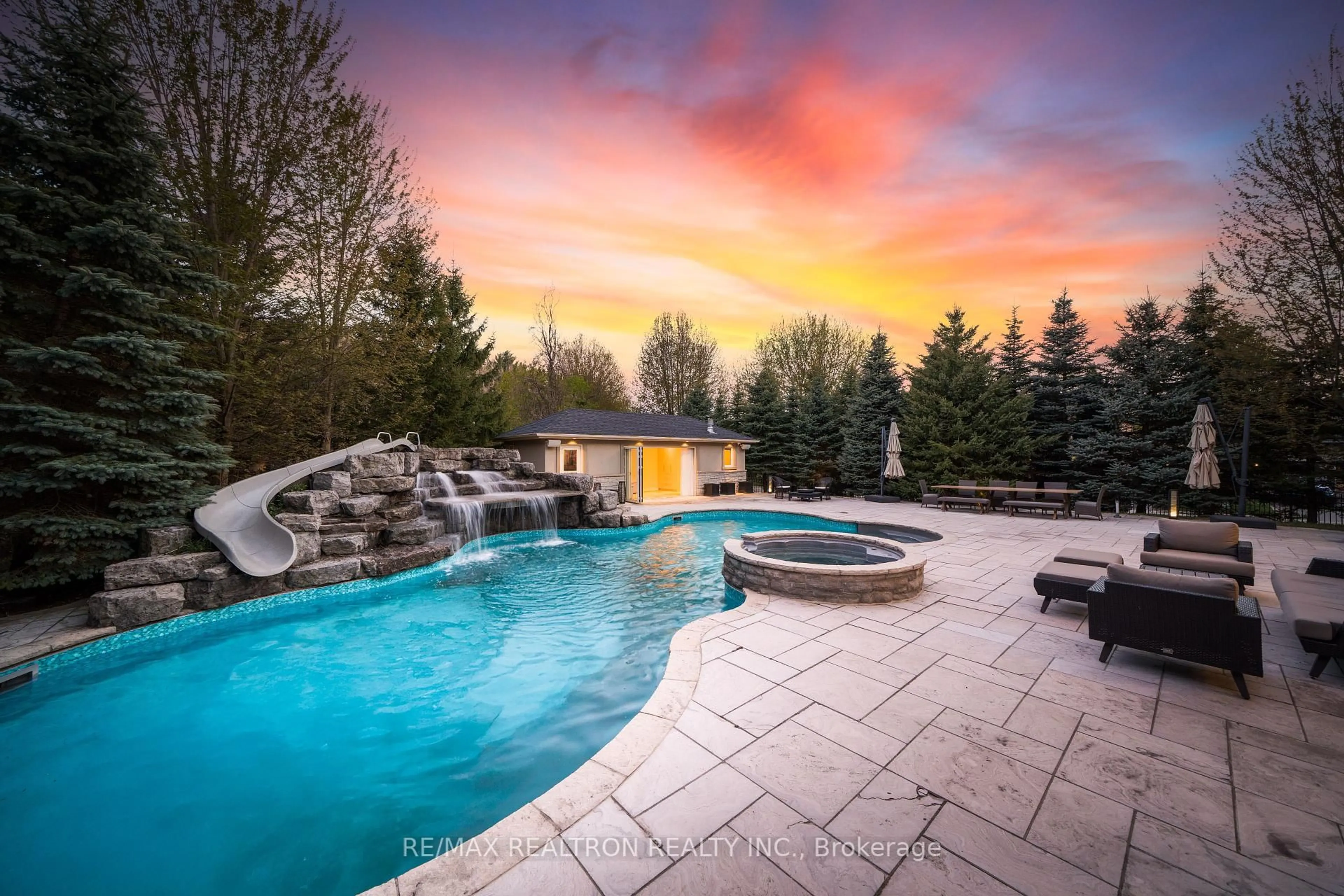 Pool for 147 Laurentian Blvd, Vaughan Ontario L6A 2V8