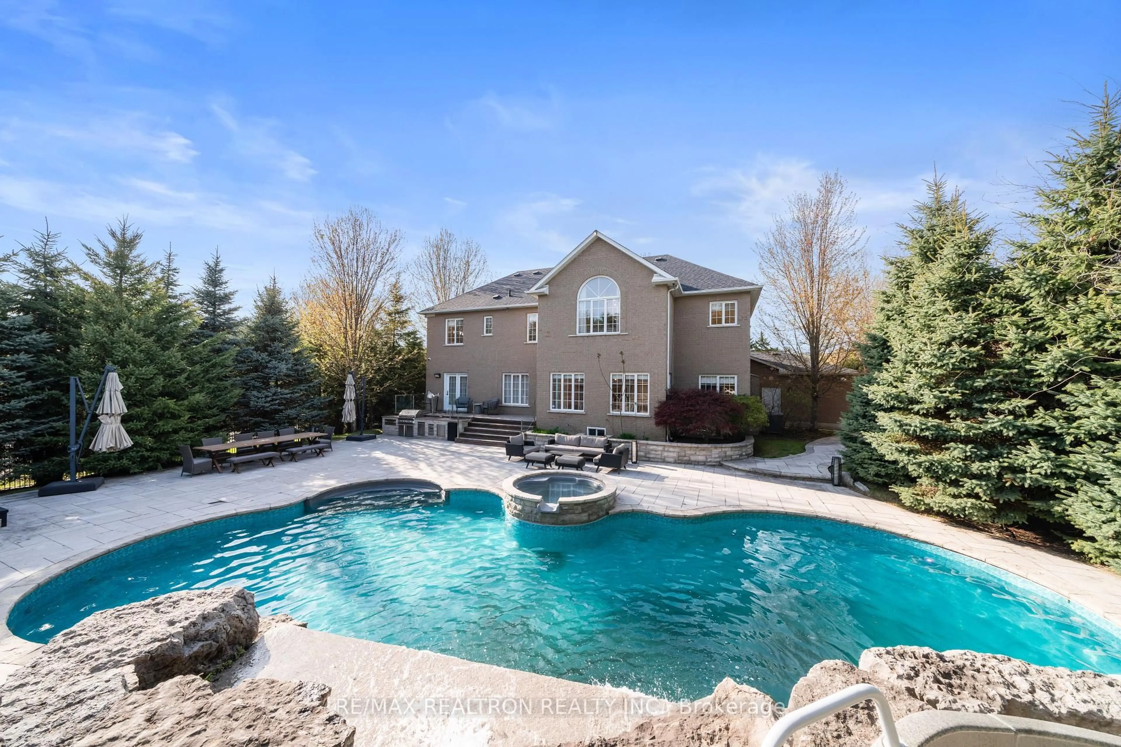 Pool for 147 Laurentian Blvd, Vaughan Ontario L6A 2V8