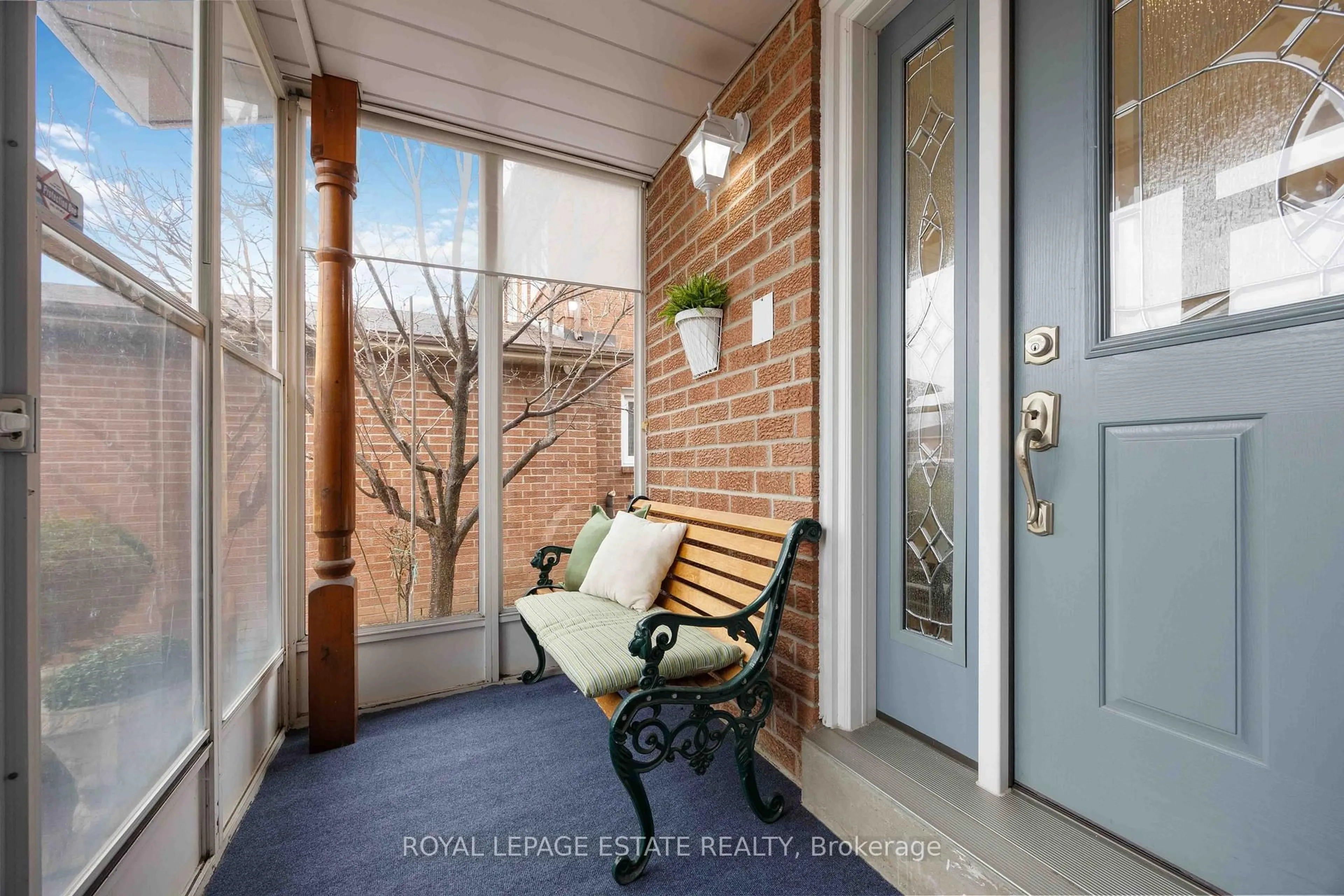 Indoor entryway for 124 Glen Shields Ave, Vaughan Ontario L4K 1T6