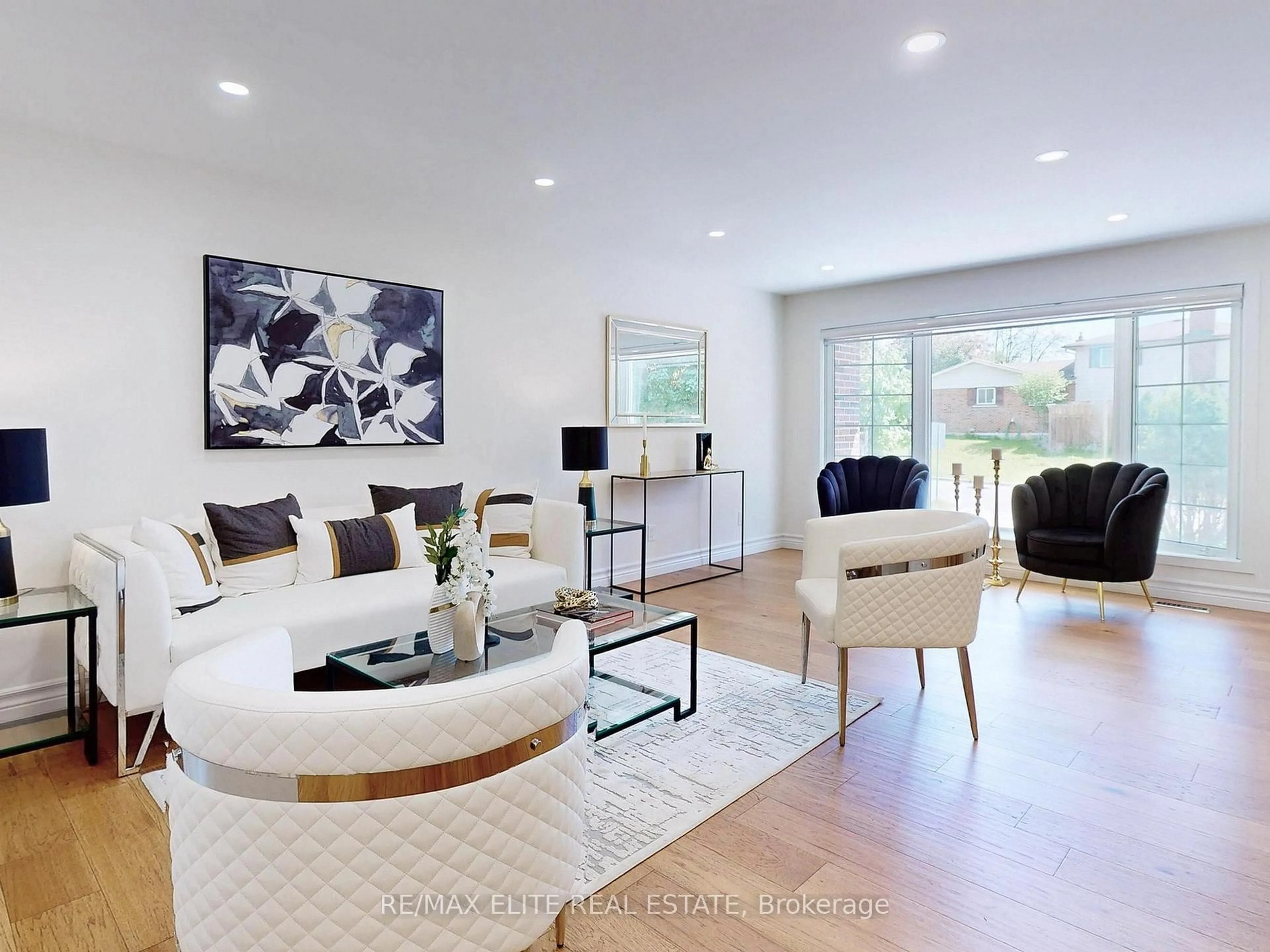 Living room with furniture, unknown for 3 Silver Aspen Dr, Markham Ontario L3T 3T1