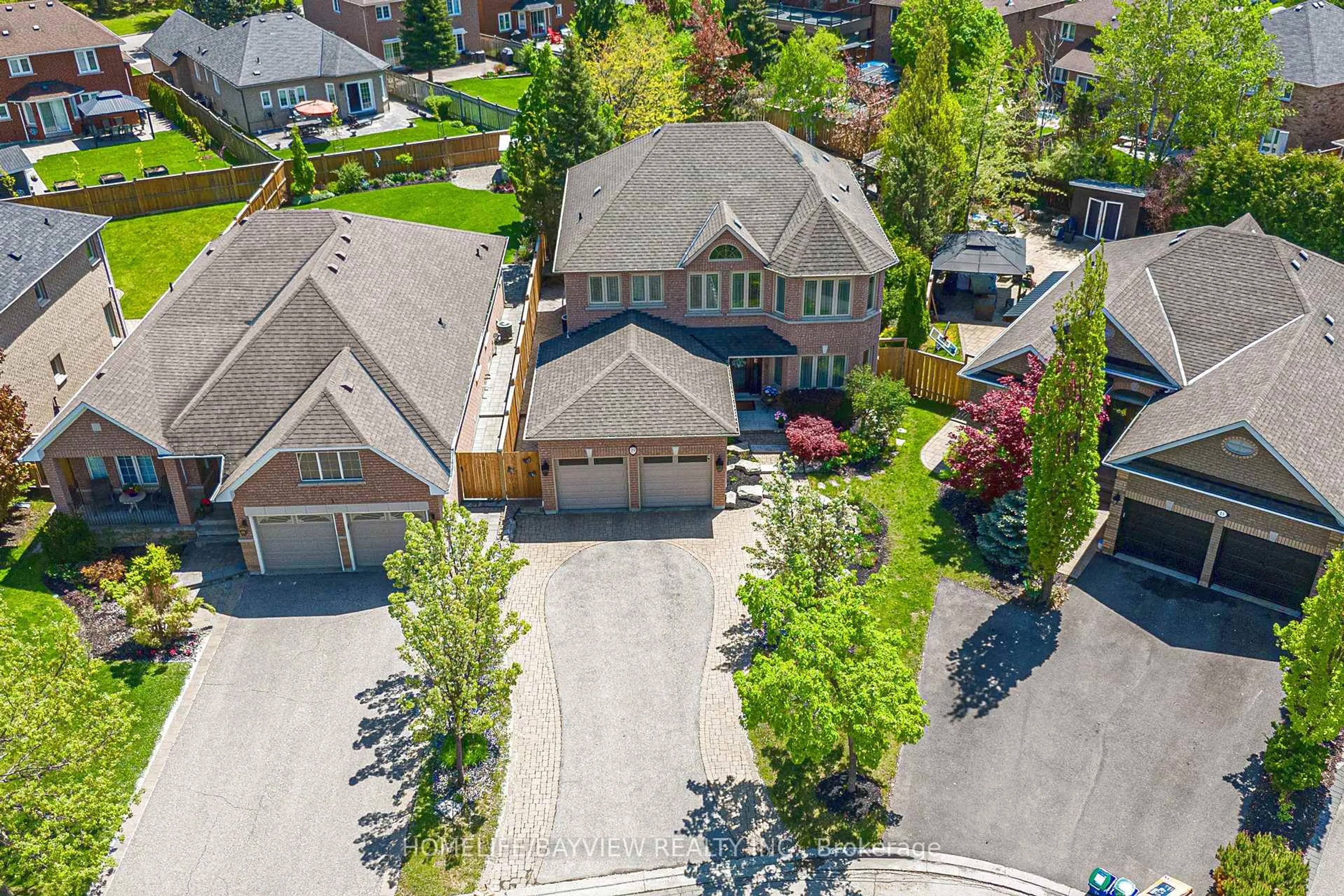 A pic from outside/outdoor area/front of a property/back of a property/a pic from drone, street for 19 Oban Ave, Vaughan Ontario L6A 2E2