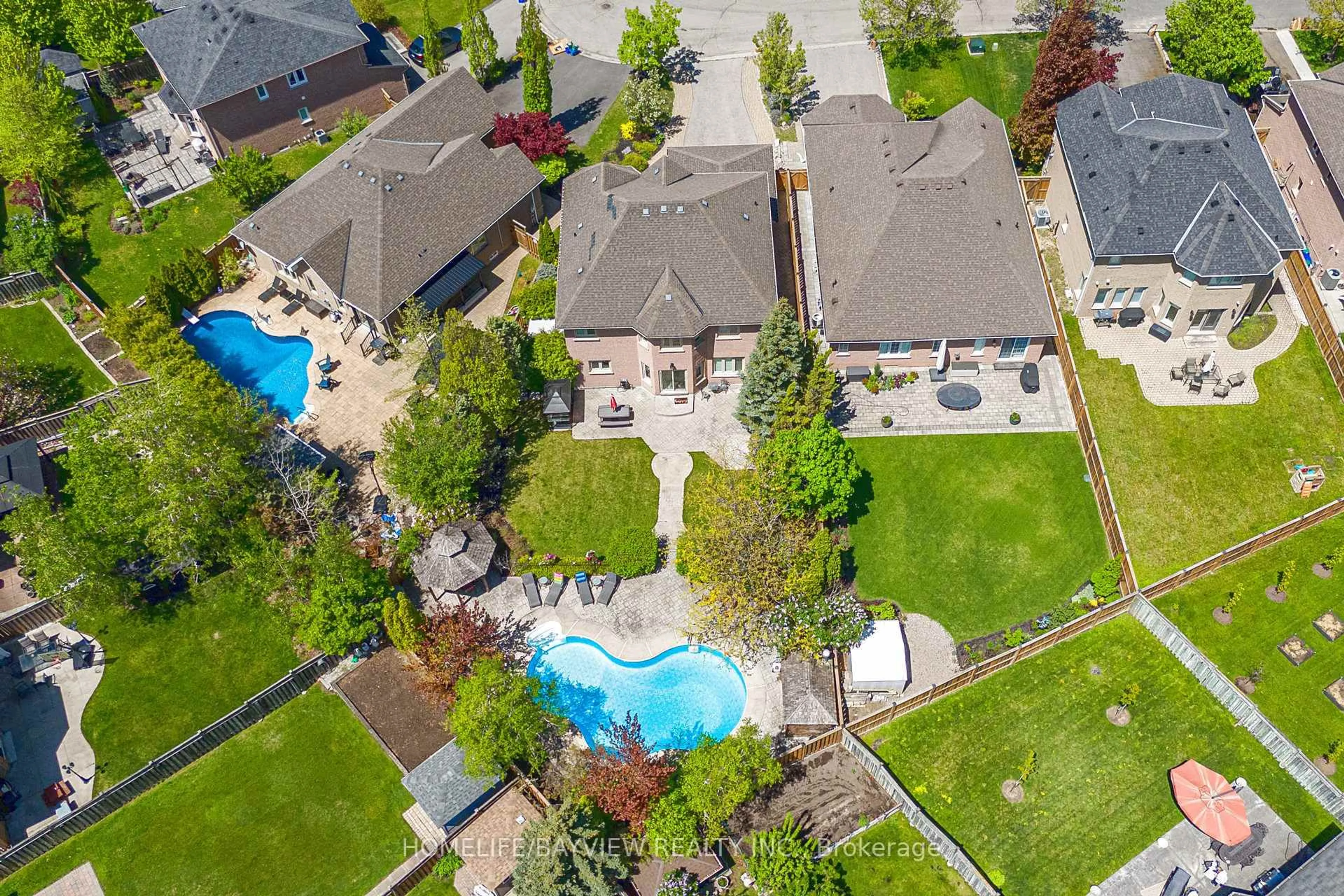 A pic from outside/outdoor area/front of a property/back of a property/a pic from drone, street for 19 Oban Ave, Vaughan Ontario L6A 2E2