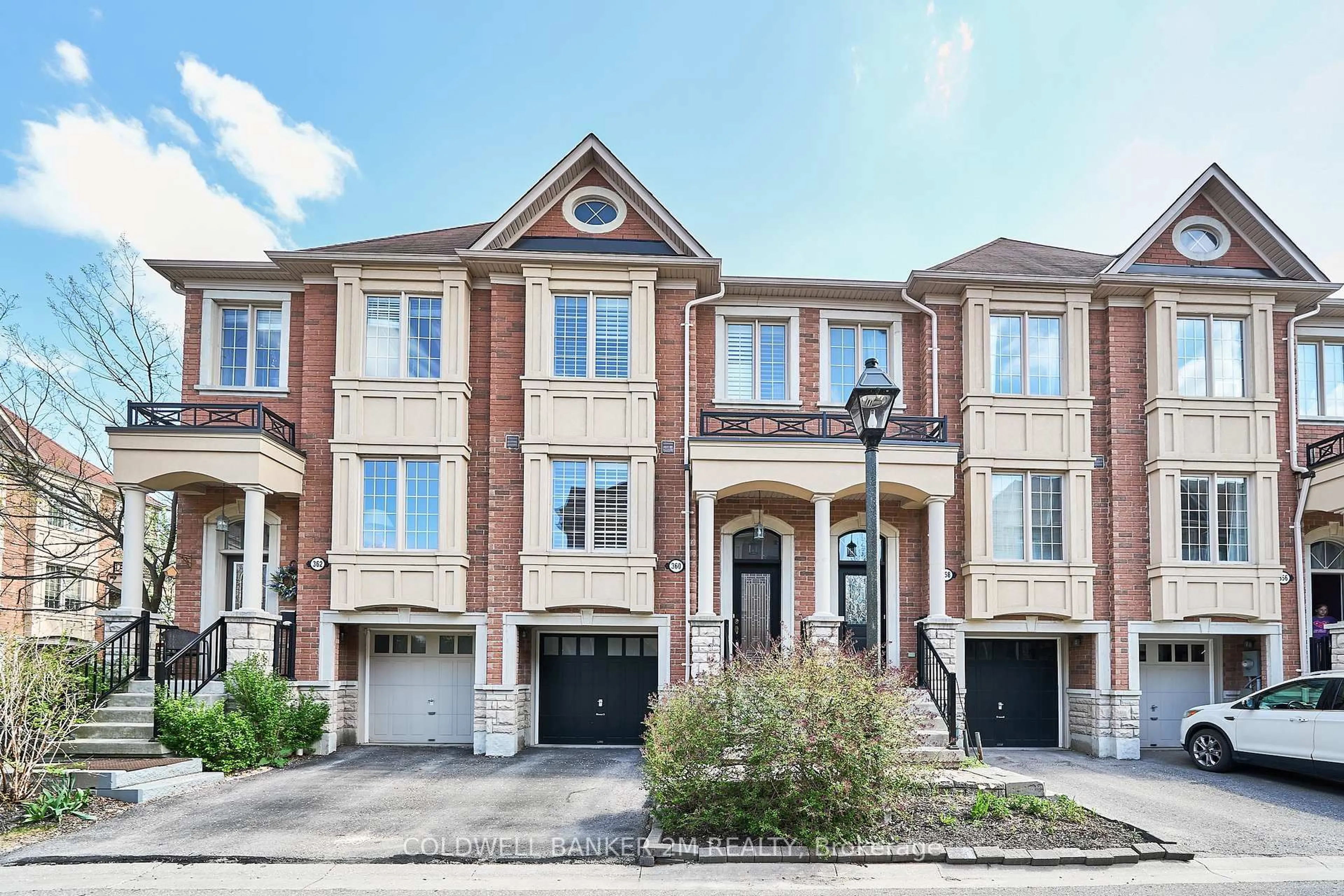 Home with brick exterior material, street for 360 Doak Lane, Newmarket Ontario L3Y 0A7