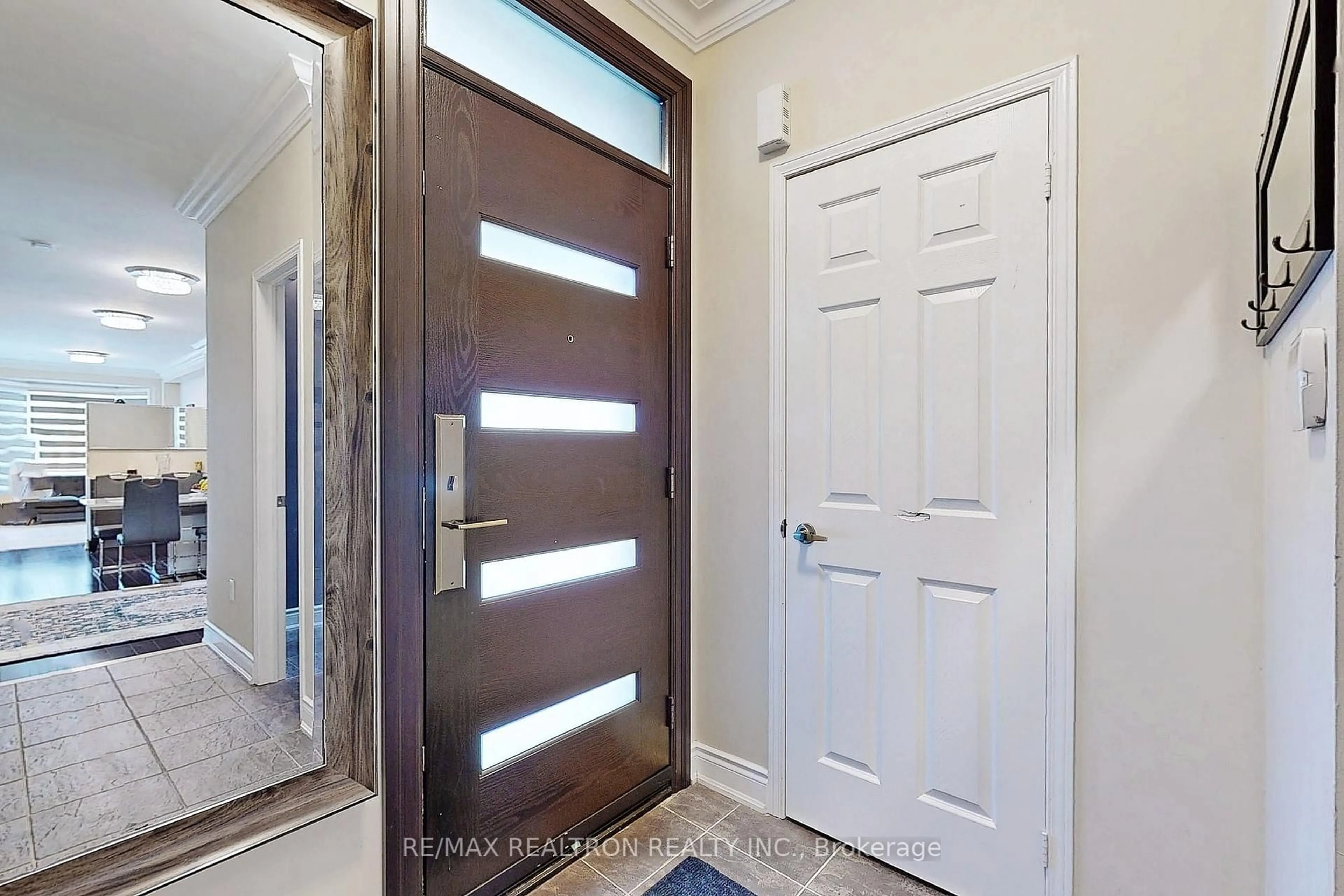 Indoor entryway for 10 Napanee St, Richmond Hill Ontario L4E 0X4