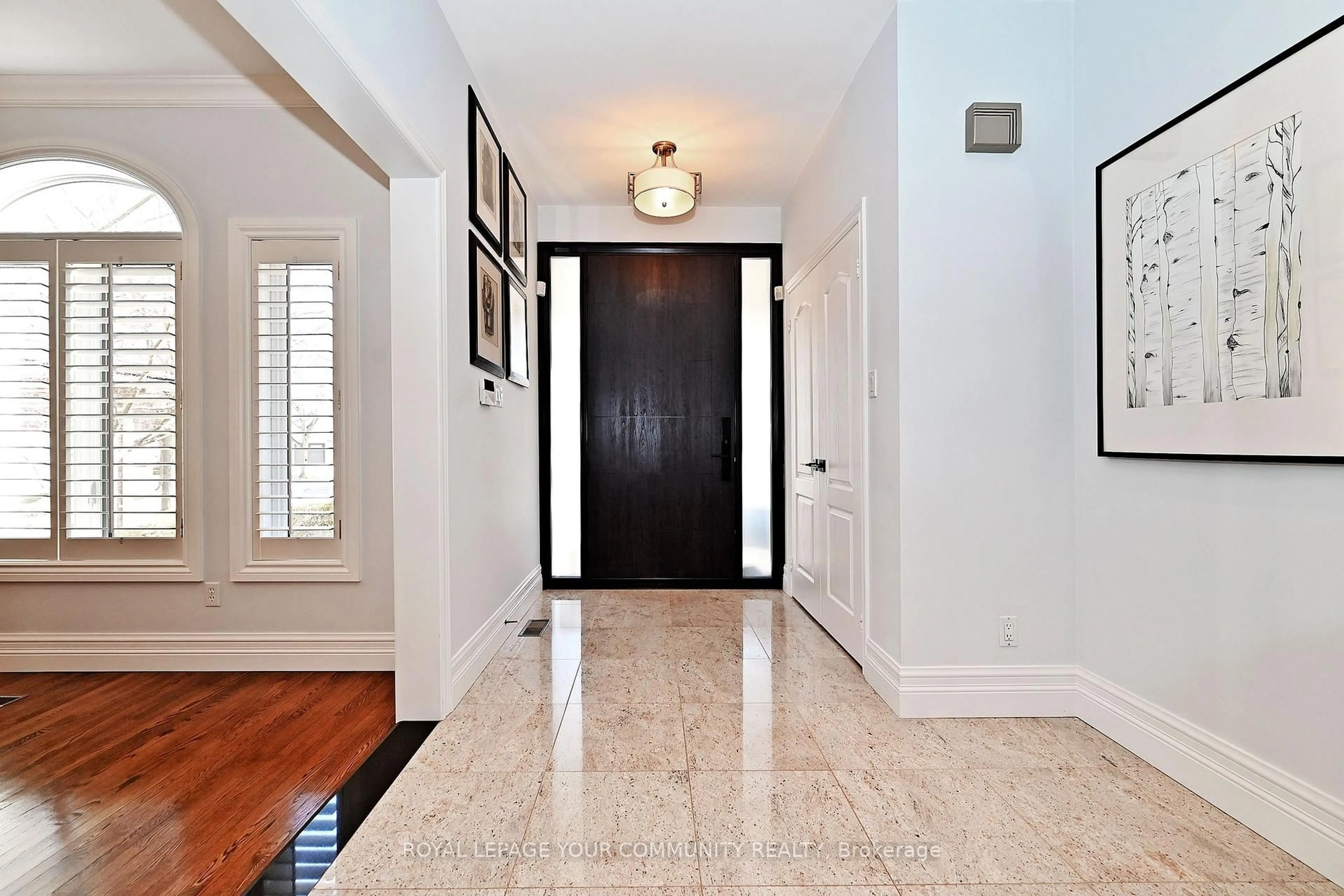Indoor entryway for 4 Camgreen Crt, Richmond Hill Ontario L4C 9V6