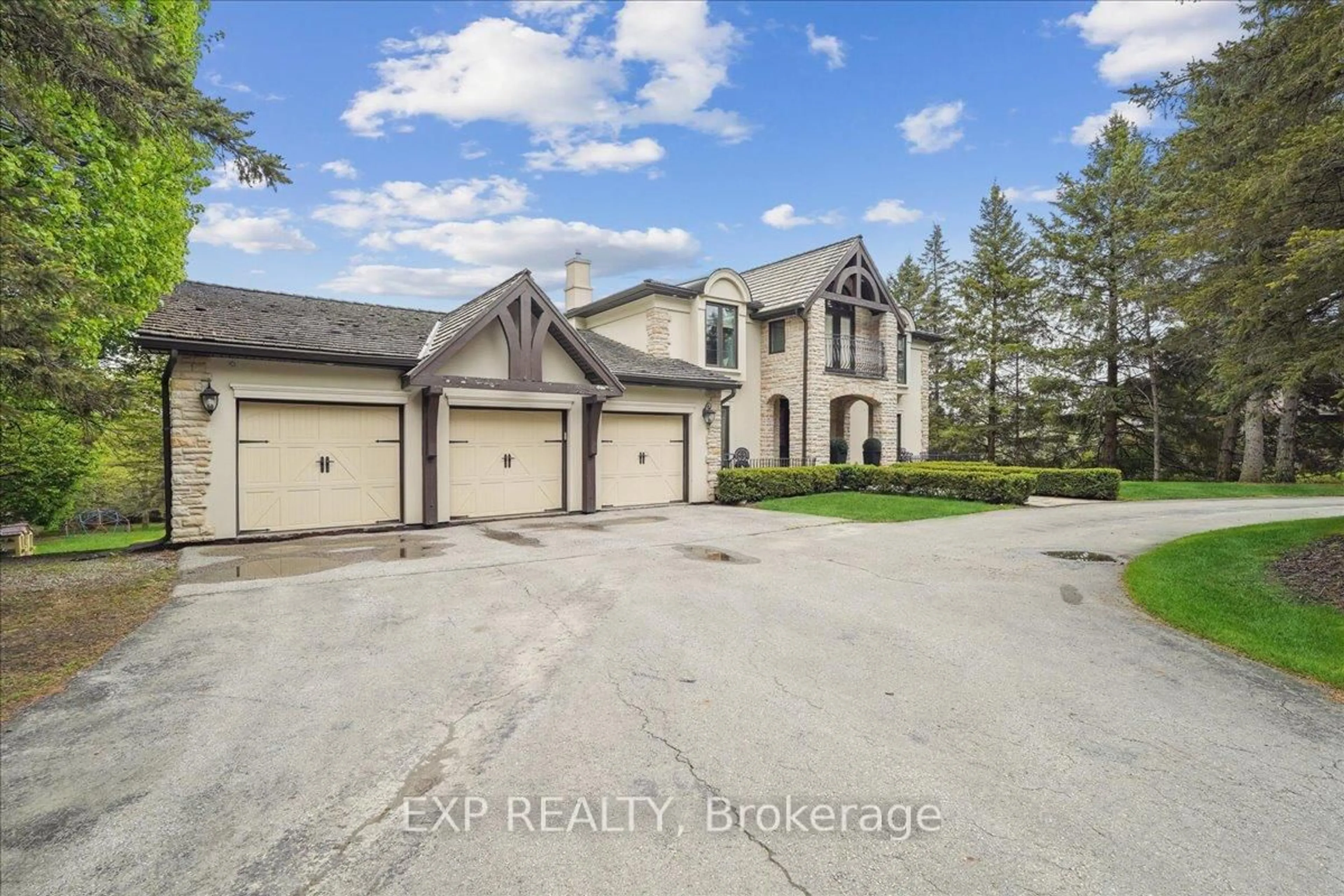 A pic from outside/outdoor area/front of a property/back of a property/a pic from drone, water/lake/river/ocean view for 71 Manitou Dr, King Ontario L7B 1E7