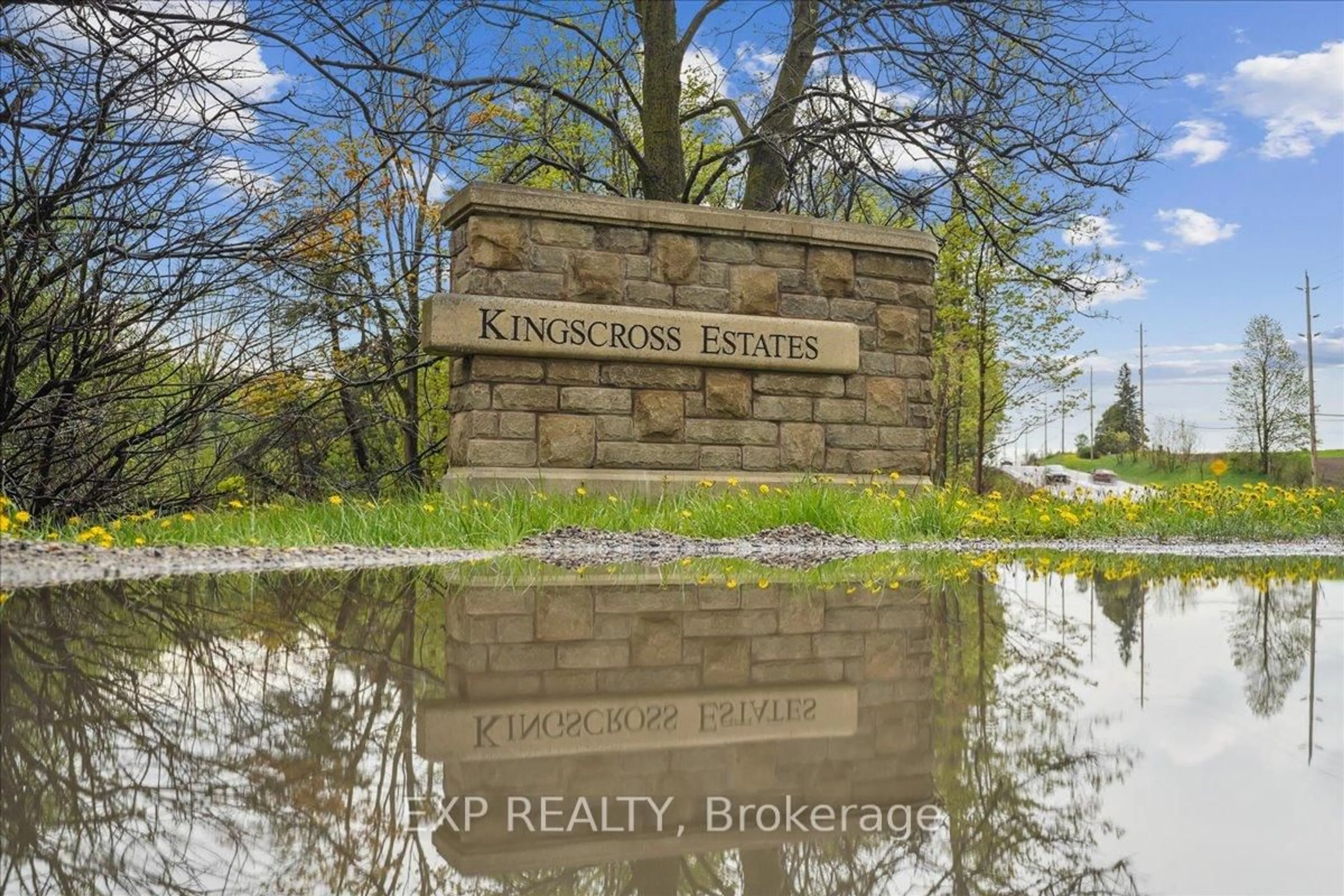 A pic from outside/outdoor area/front of a property/back of a property/a pic from drone, water/lake/river/ocean view for 71 Manitou Dr, King Ontario L7B 1E7