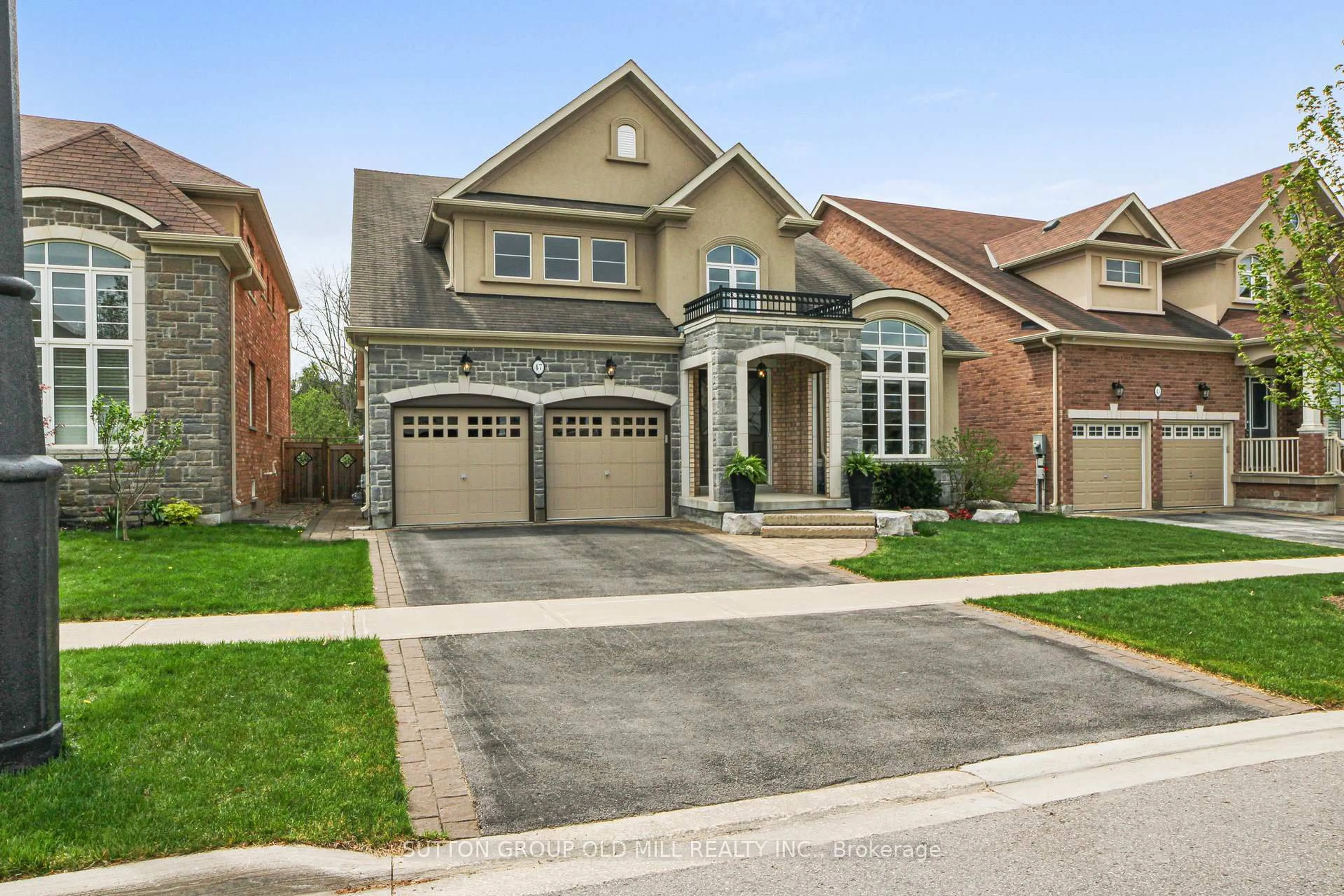 Home with brick exterior material, street for 47 Manor Forest Rd, East Gwillimbury Ontario L0G 1M0