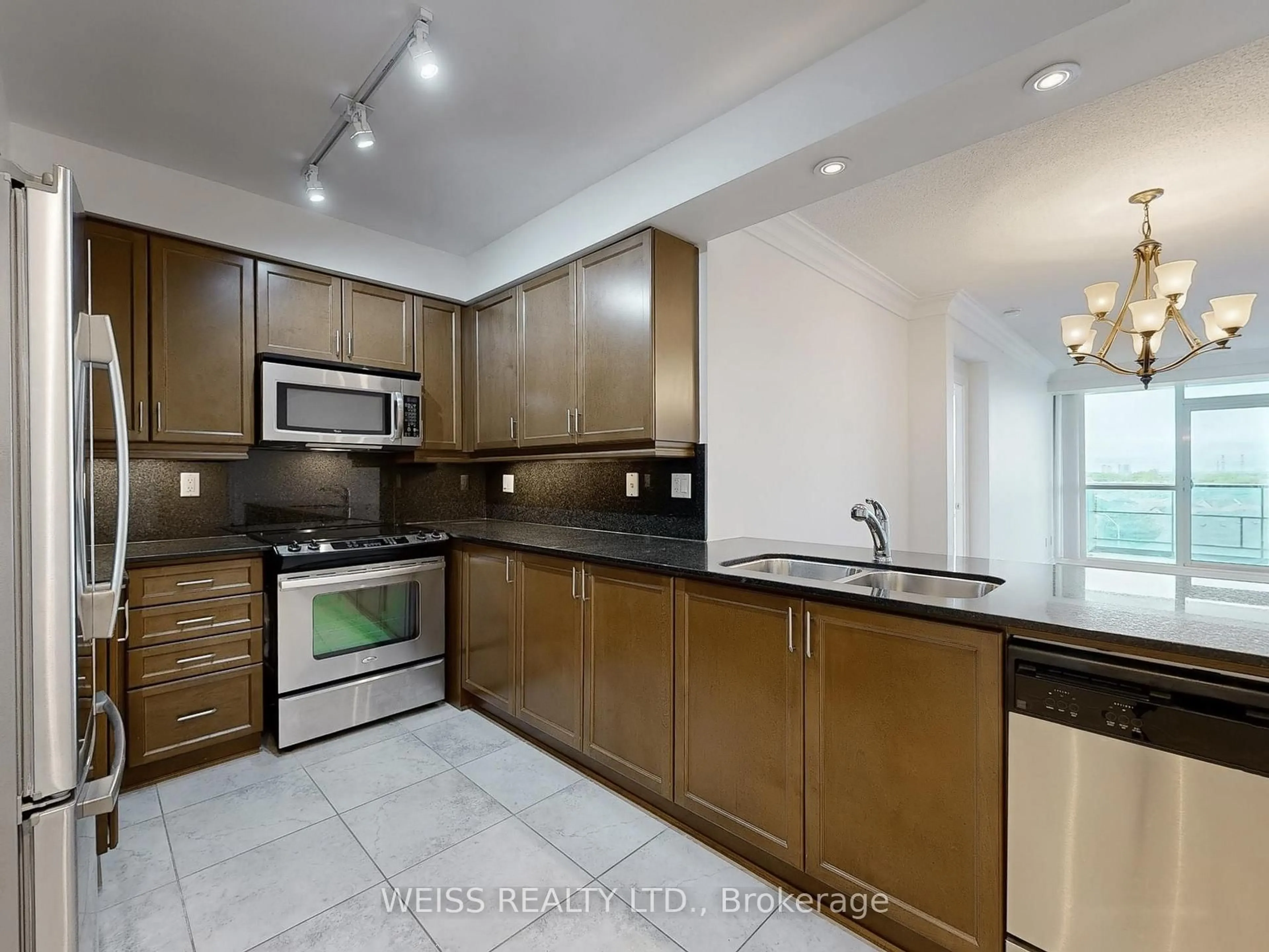 Open concept kitchen, ceramic/tile floor for 88 Promenade Circ #607, Vaughan Ontario L4J 9A4