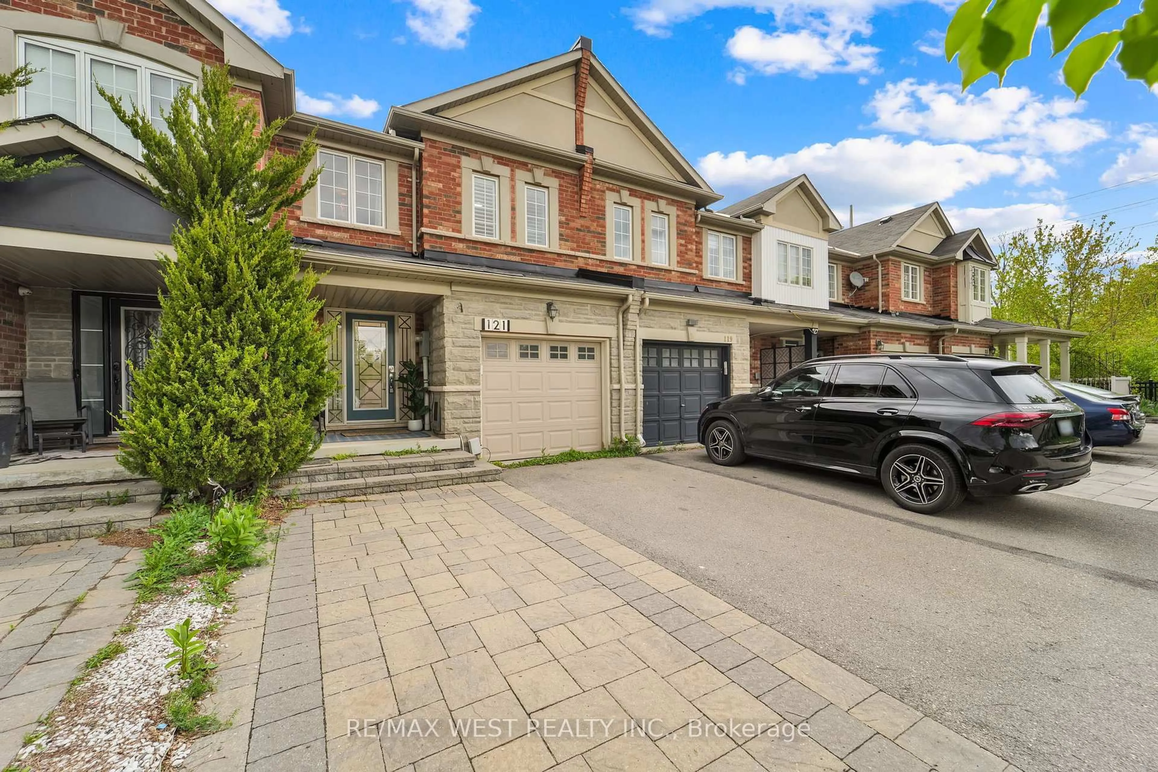 Unknown for 121 Carrier Cres, Vaughan Ontario L6A 0T6