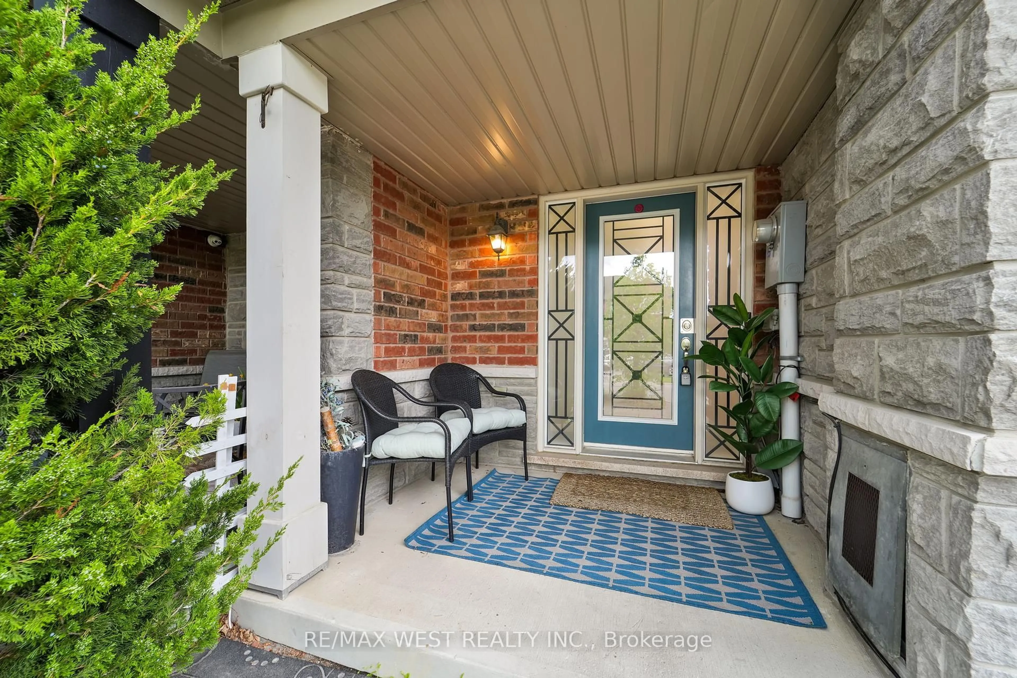 Indoor entryway for 121 Carrier Cres, Vaughan Ontario L6A 0T6