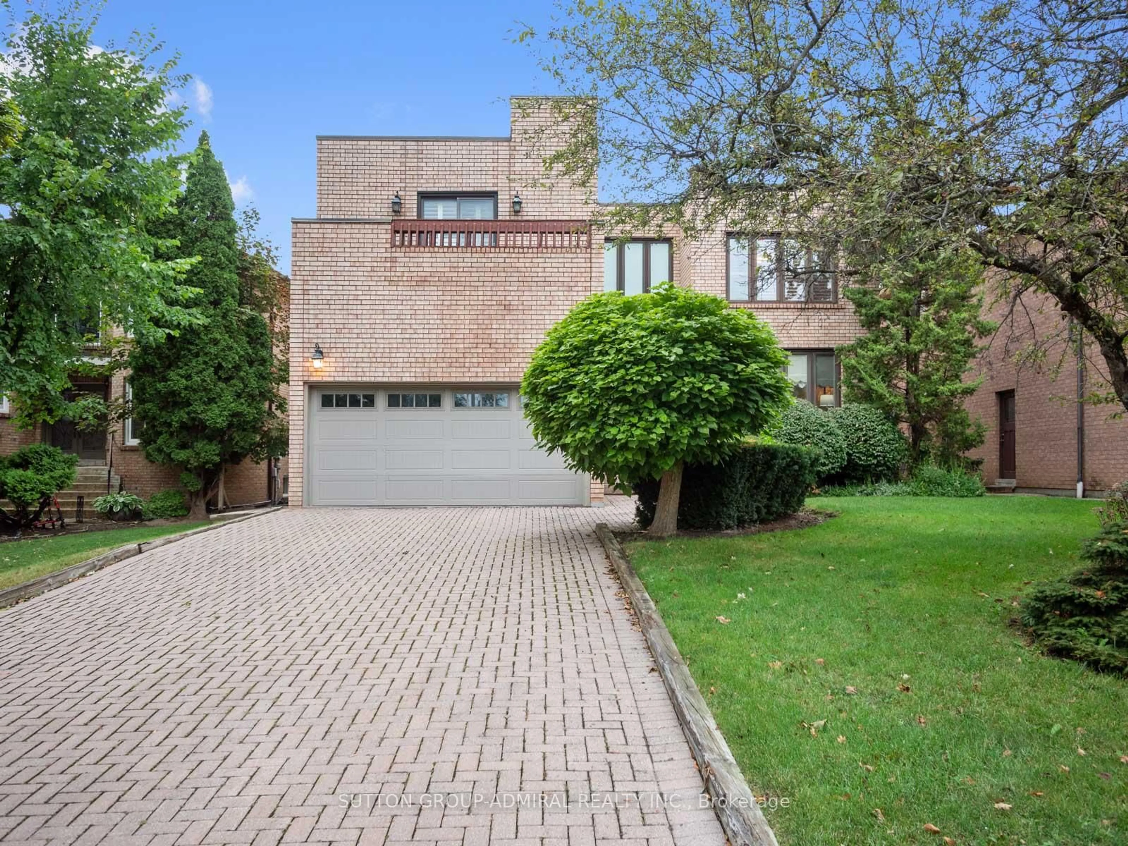Home with brick exterior material, street for 582 Spring Gate Blvd, Vaughan Ontario L4J 5B8