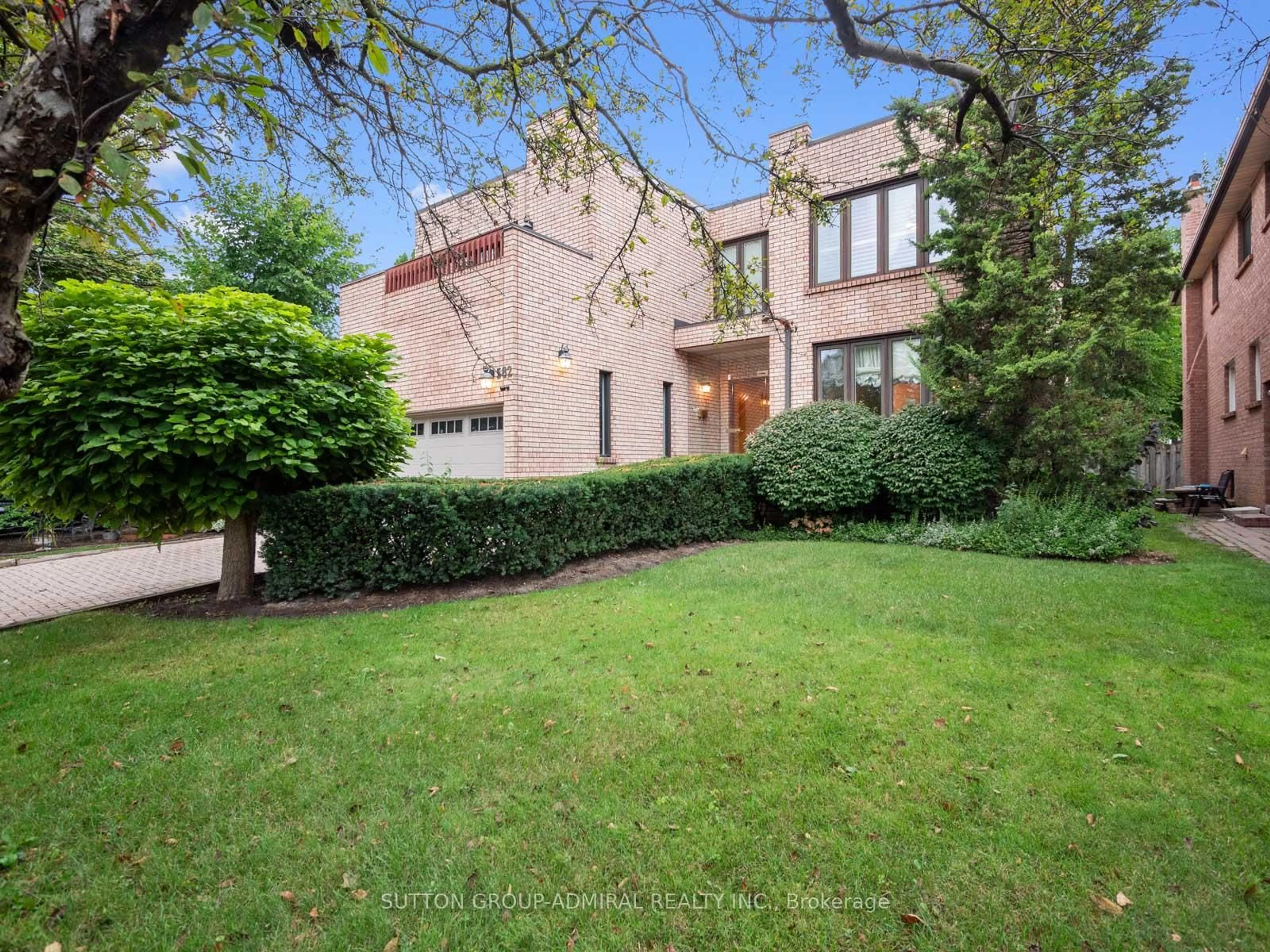 Home with brick exterior material, street for 582 Spring Gate Blvd, Vaughan Ontario L4J 5B8