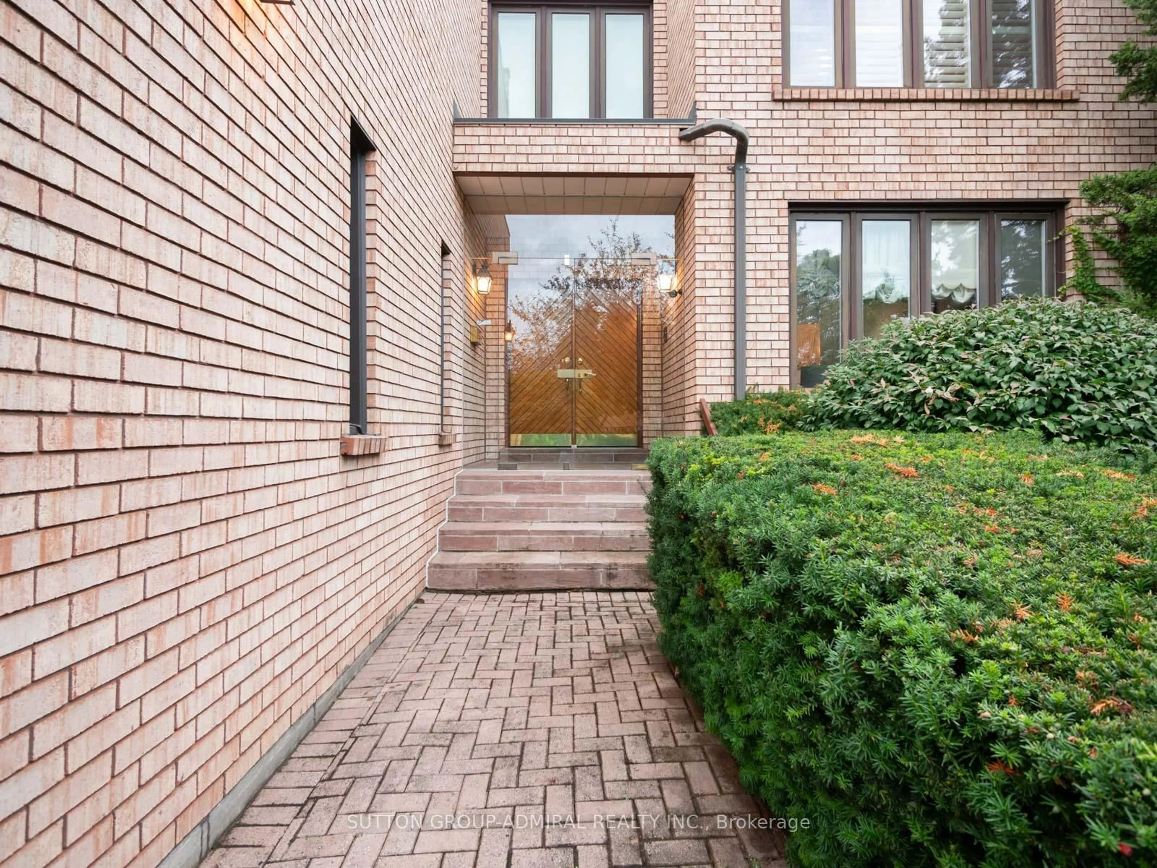 Home with brick exterior material, street for 582 Spring Gate Blvd, Vaughan Ontario L4J 5B8