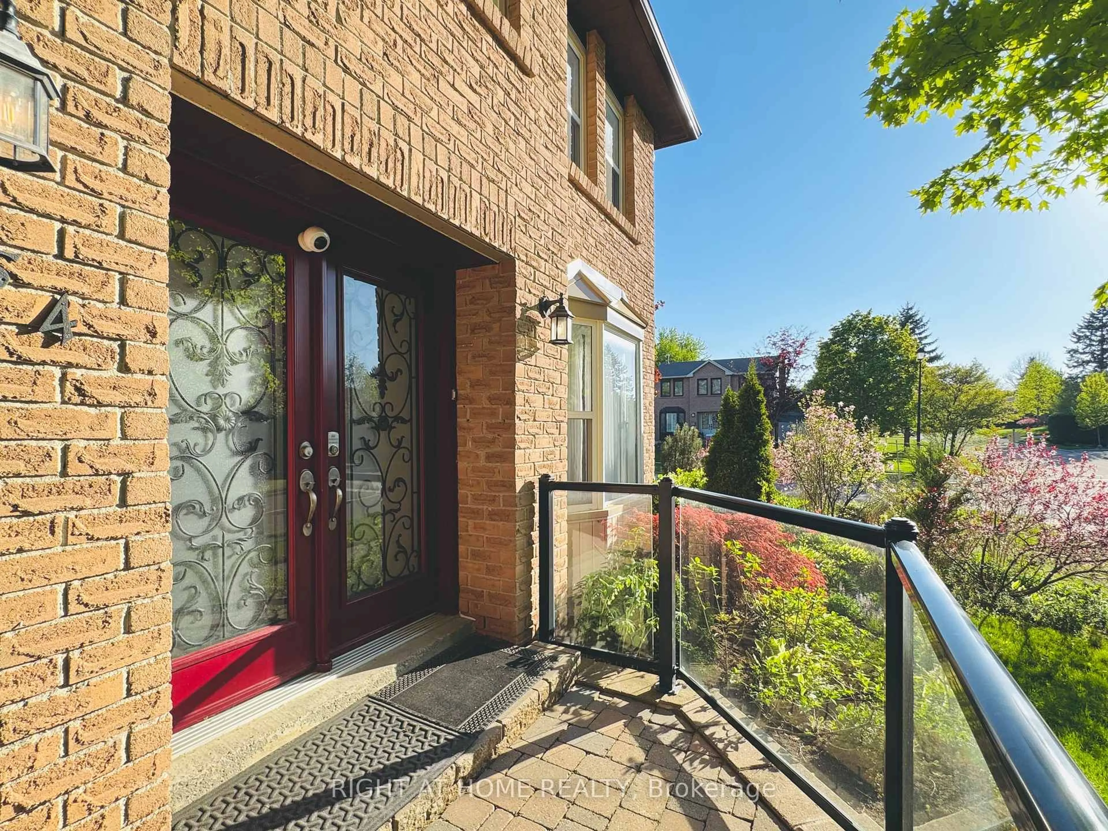 Home with brick exterior material, street for 354 Bexhill Rd, Newmarket Ontario L3Y 6P7