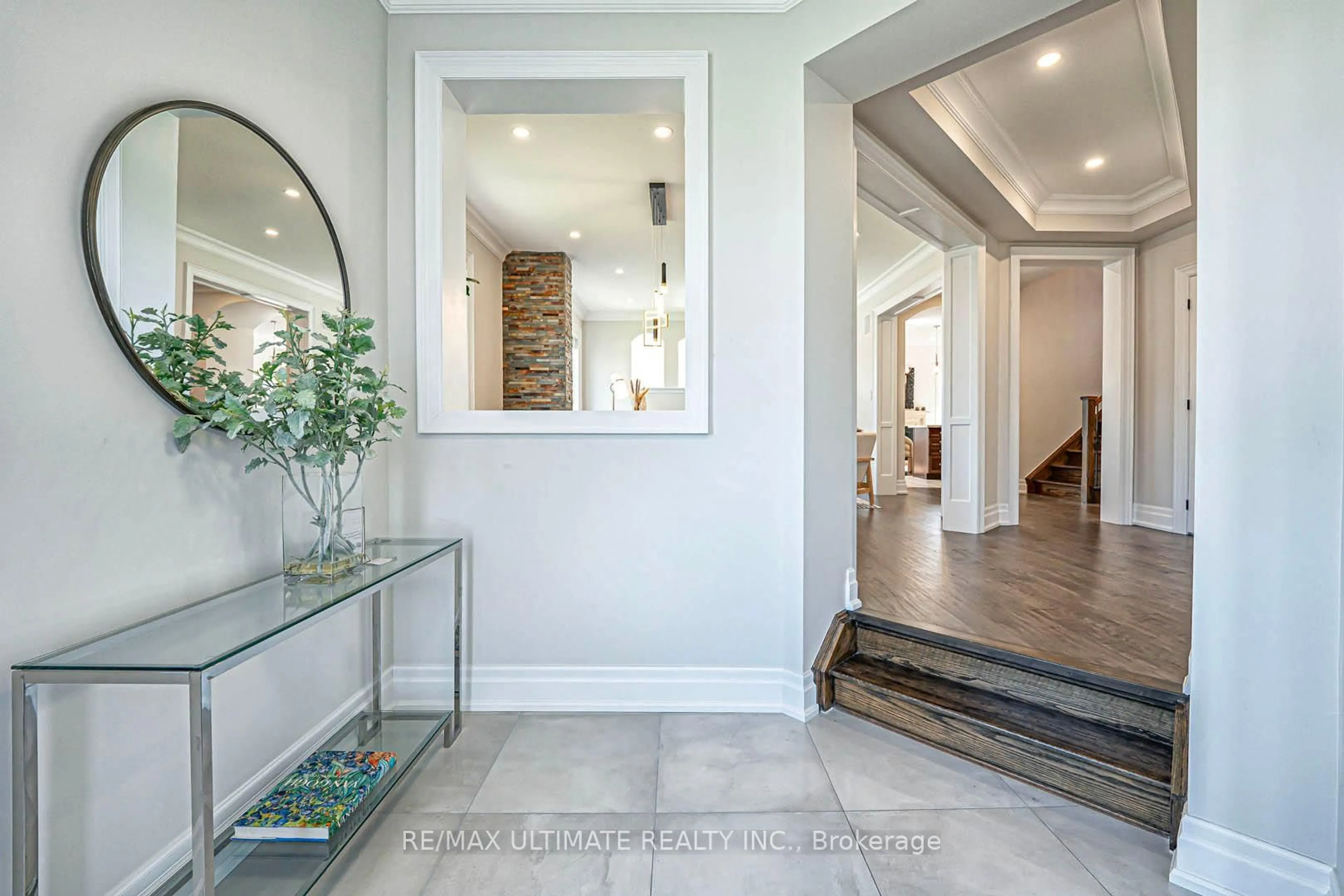 Indoor entryway for 139 Shadow Falls Dr, Richmond Hill Ontario L4E 0N9