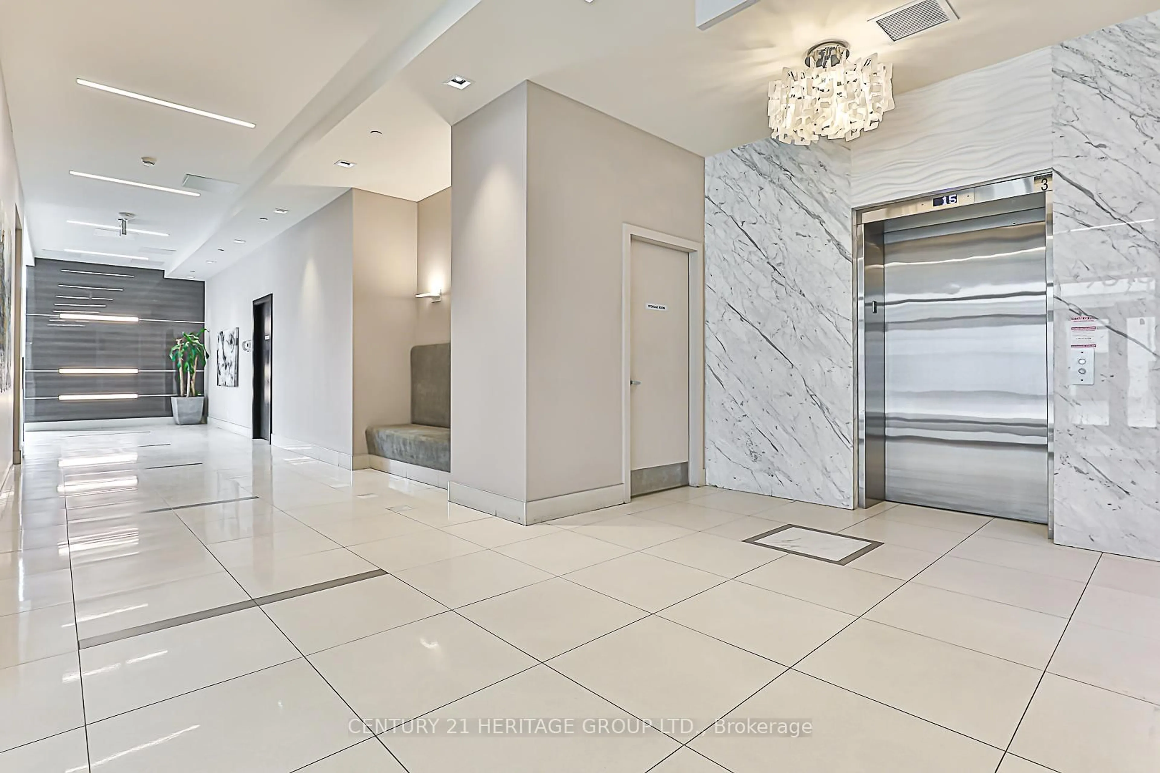 Indoor foyer for 9618 Yonge St #603, Richmond Hill Ontario L4C 0X5