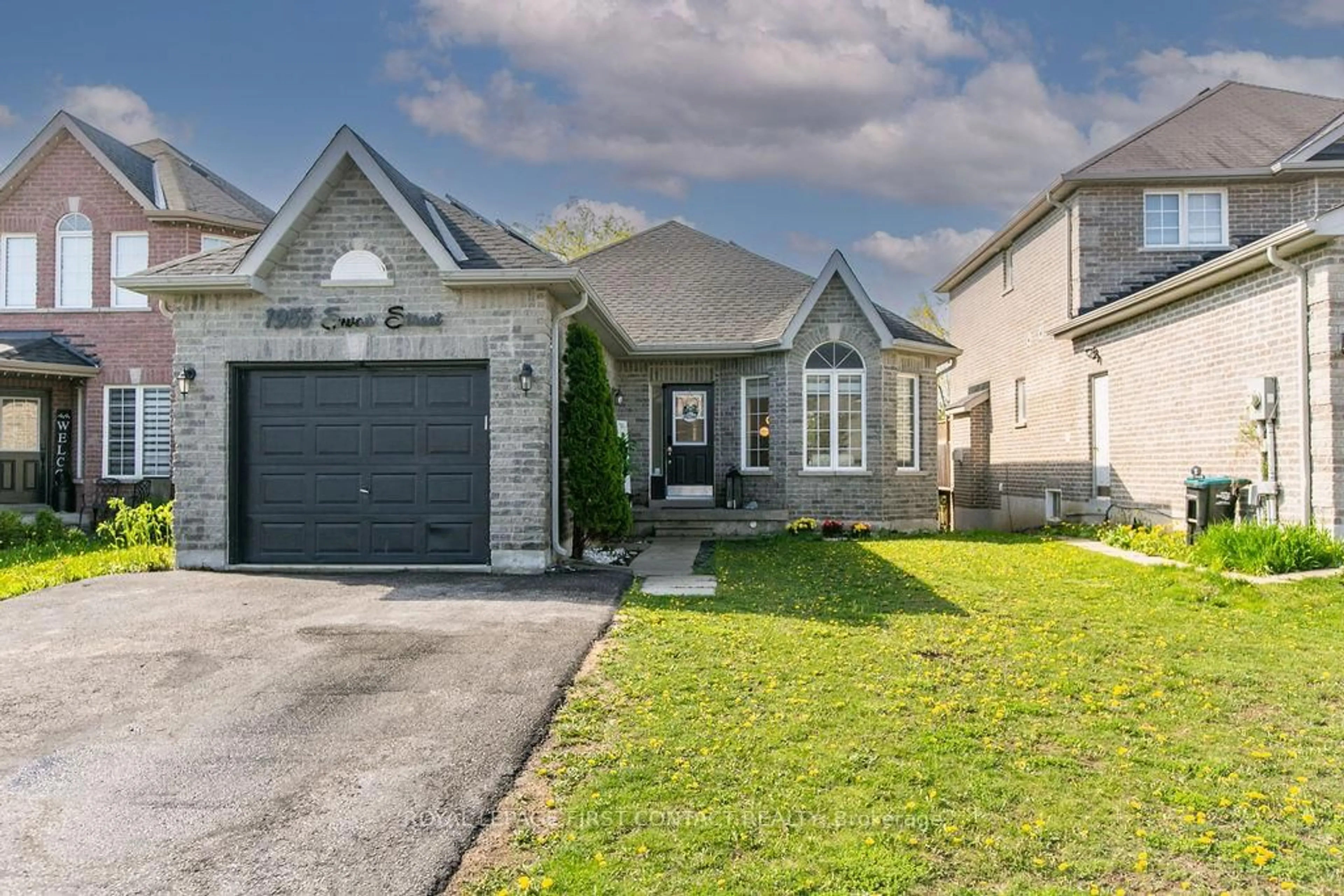 Unknown for 1955 Swan St, Innisfil Ontario L9S 0B4