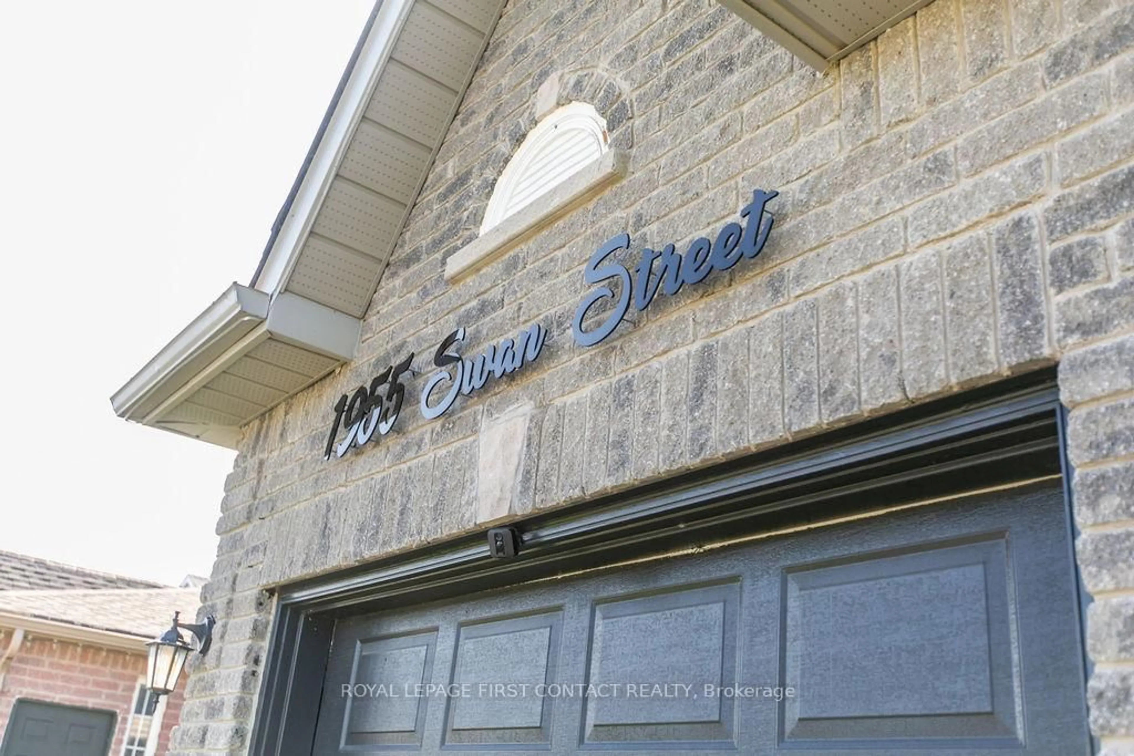 Unknown for 1955 Swan St, Innisfil Ontario L9S 0B4