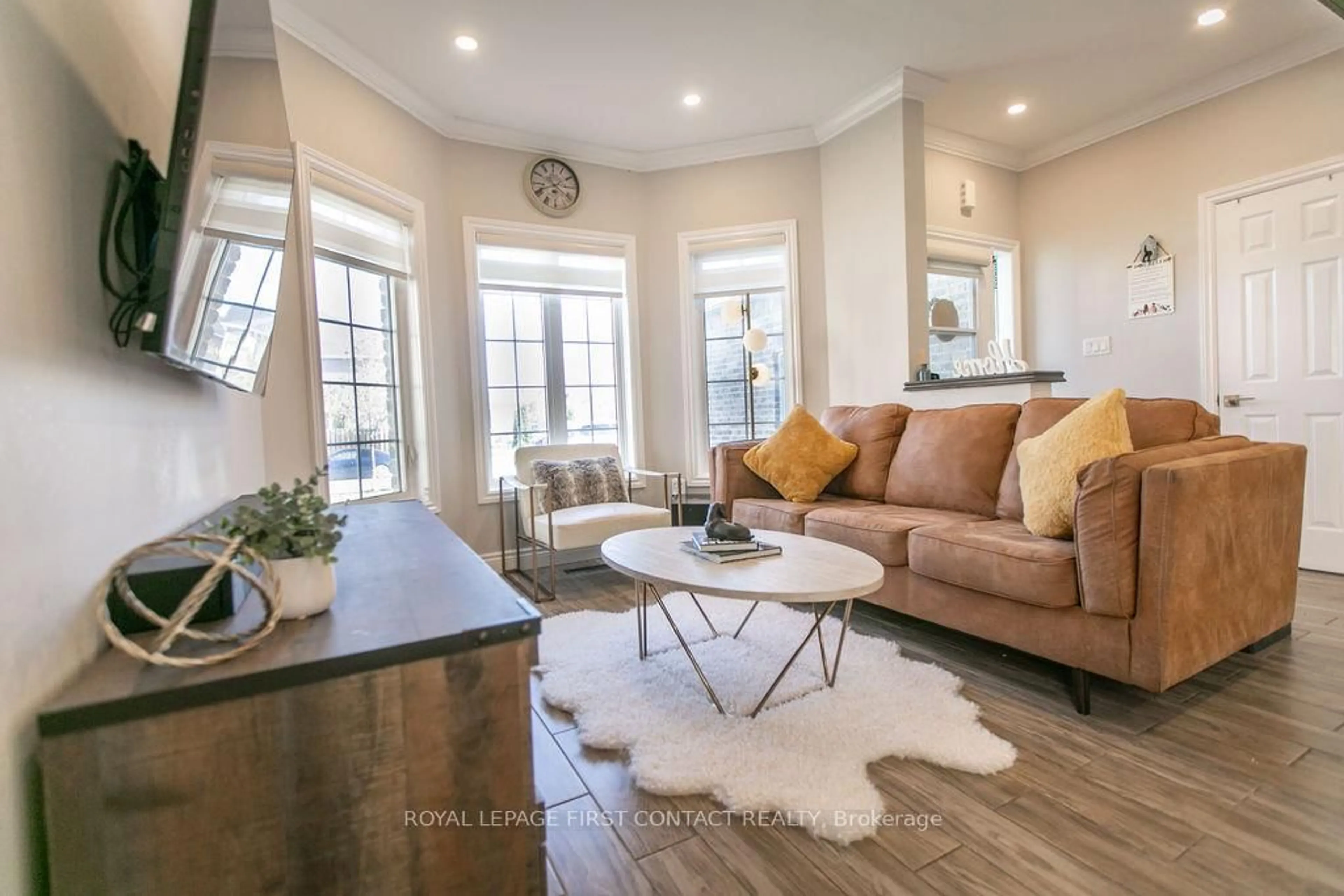 Living room with furniture, unknown for 1955 Swan St, Innisfil Ontario L9S 0B4