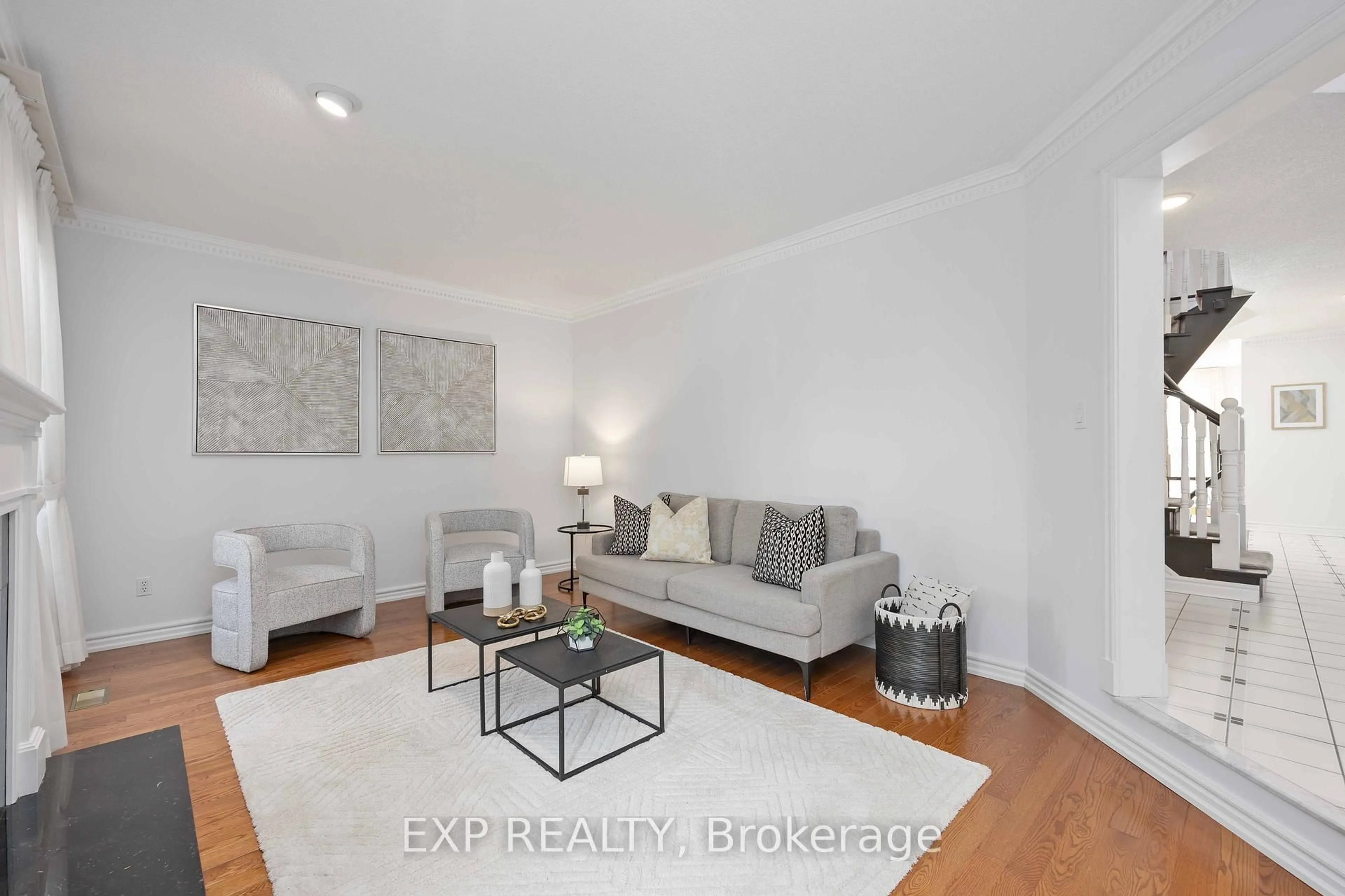 Living room with furniture, unknown for 3 Hoodview Crt, Markham Ontario L3R 0A6