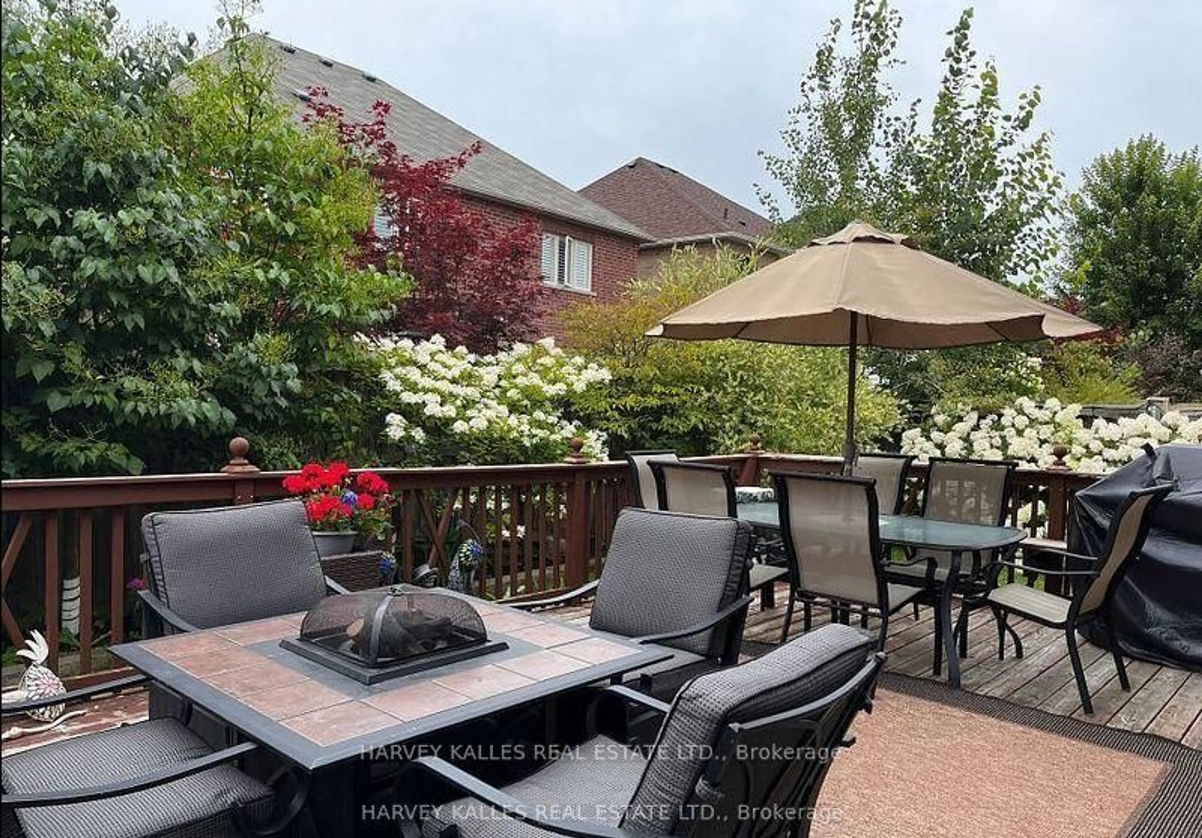 Patio, street for 8 Barn Swallow Crt, Richmond Hill Ontario L4E 0K1