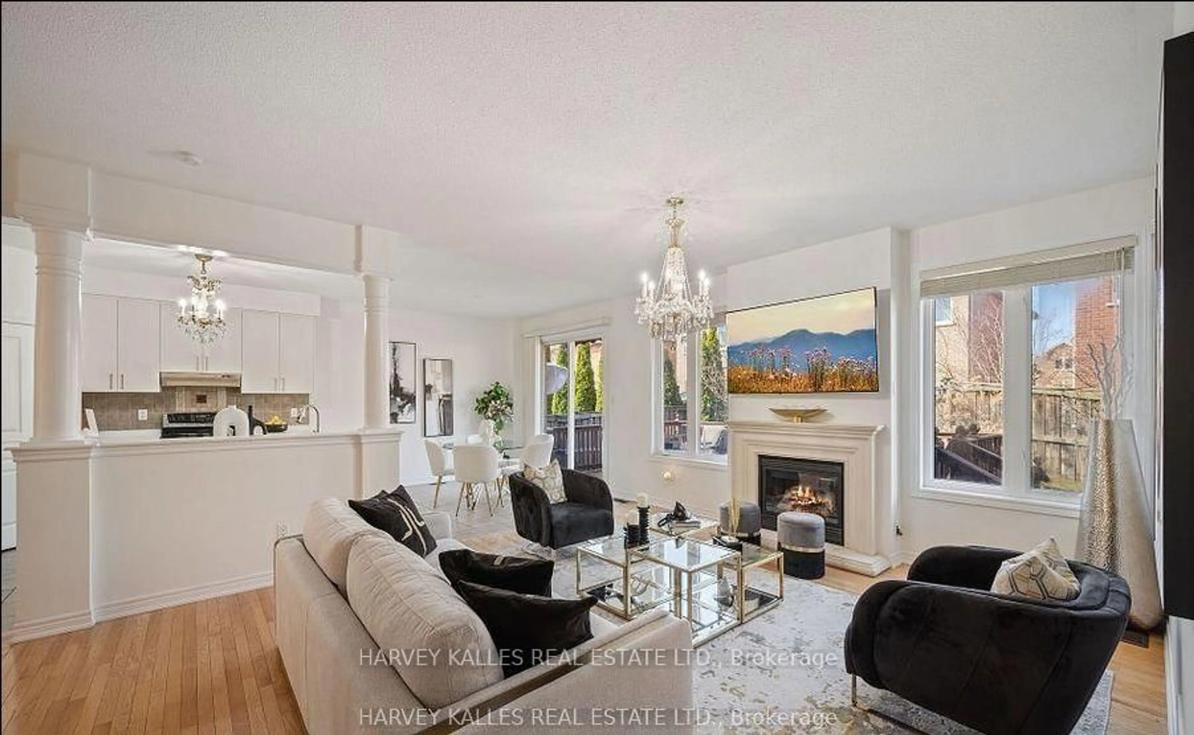Living room with furniture, unknown for 8 Barn Swallow Crt, Richmond Hill Ontario L4E 0K1