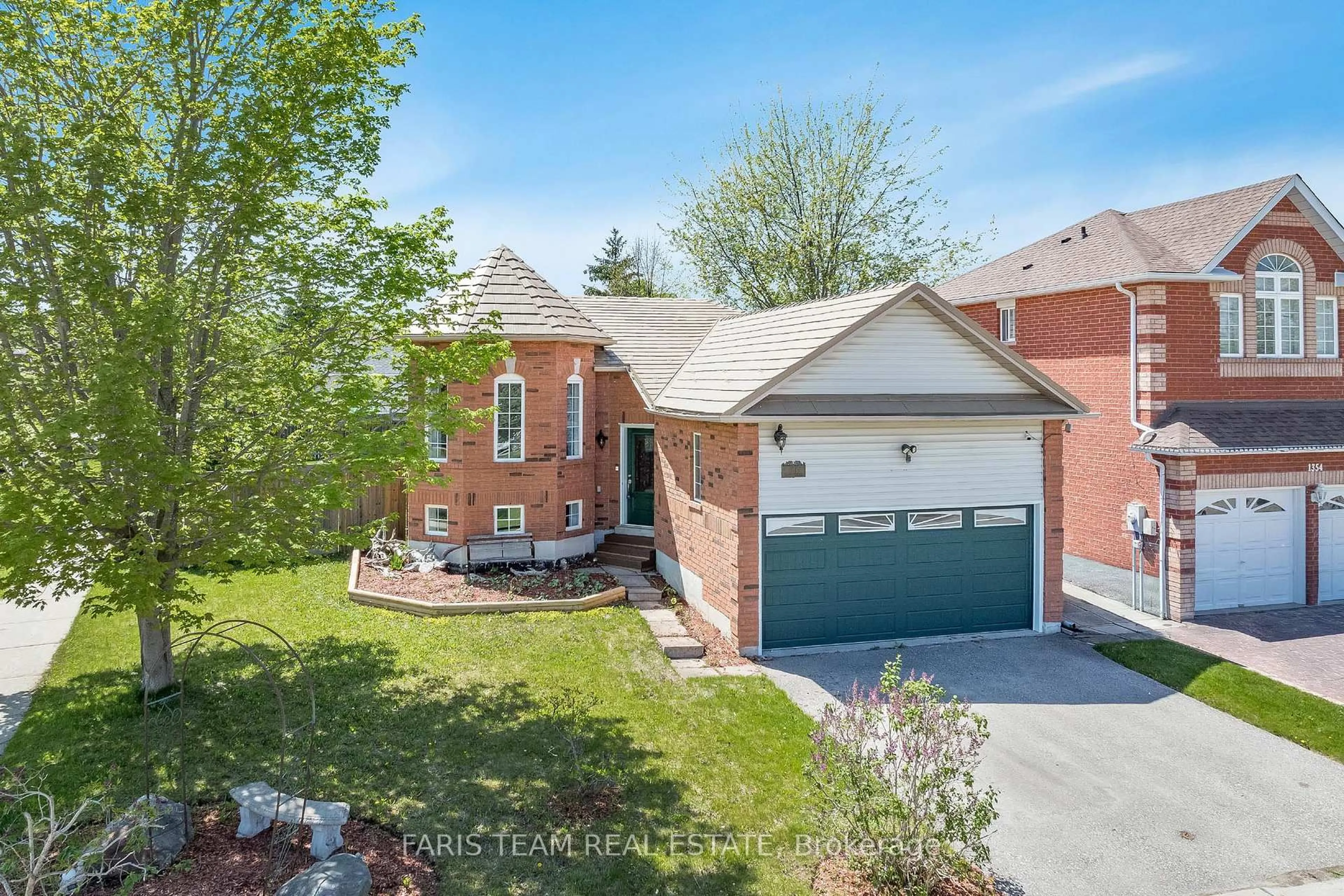 Home with brick exterior material, street for 1358 Vincent Cres, Innisfil Ontario L9S 1Z7