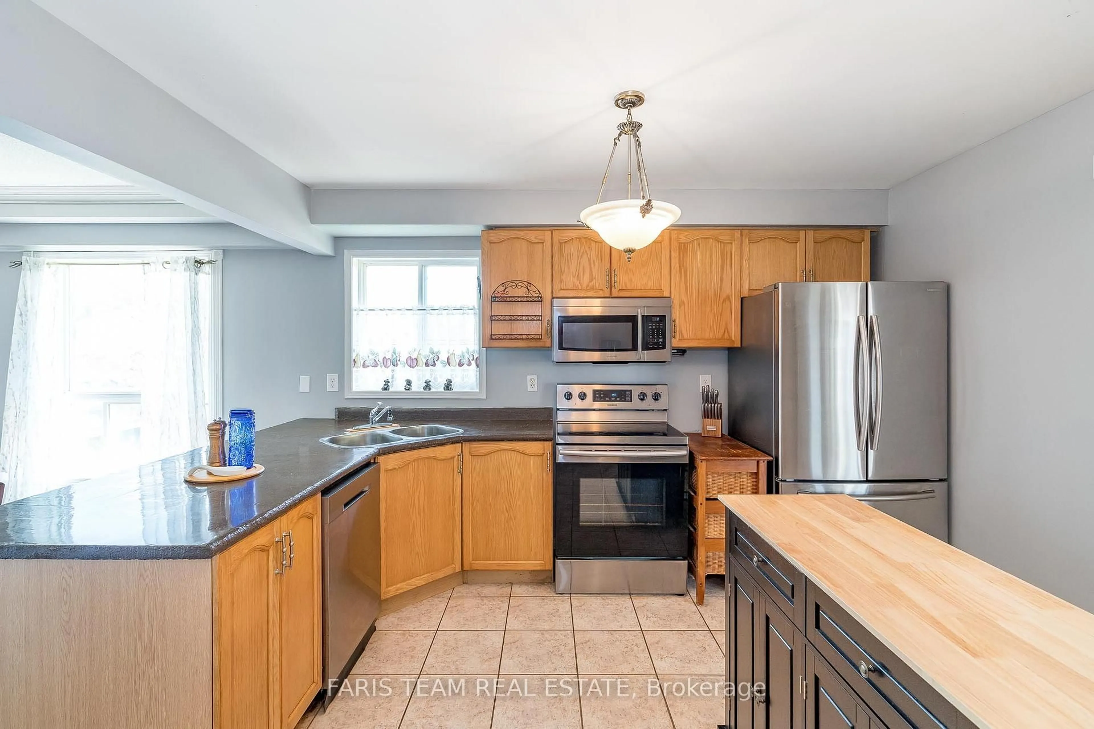 Standard kitchen, unknown for 1358 Vincent Cres, Innisfil Ontario L9S 1Z7
