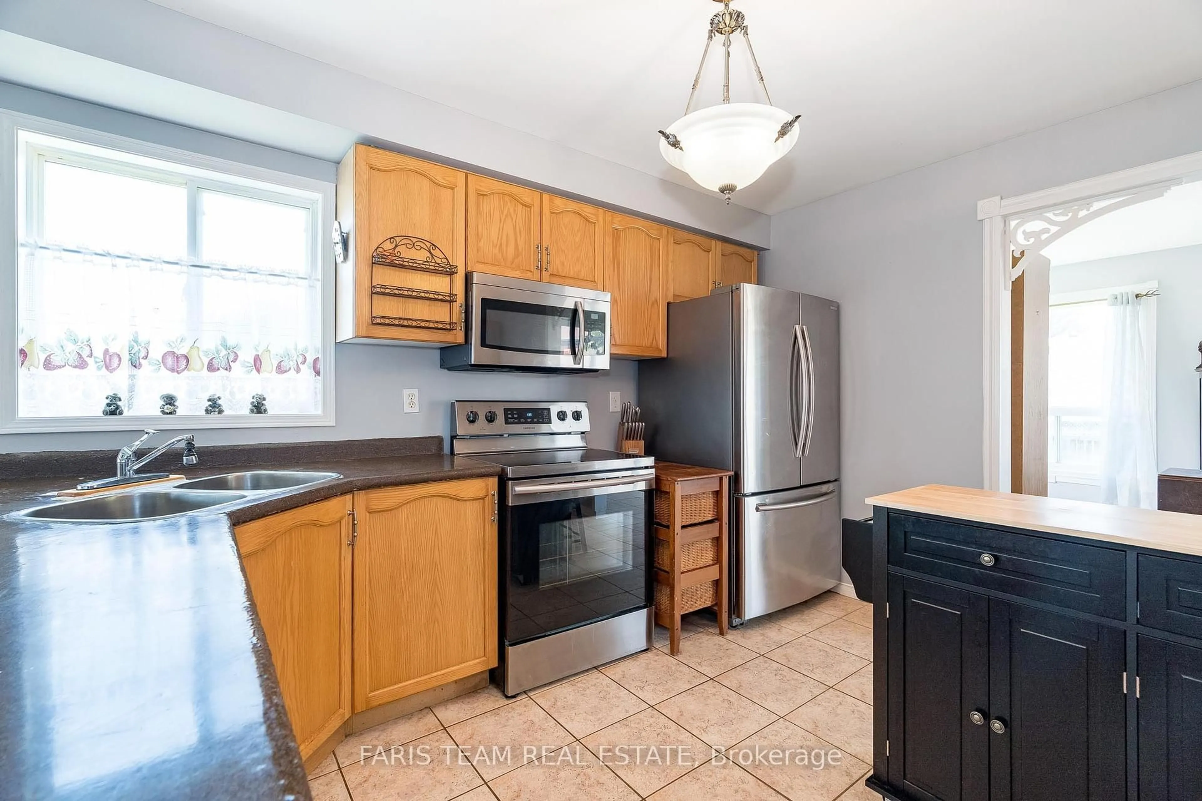 Standard kitchen, unknown for 1358 Vincent Cres, Innisfil Ontario L9S 1Z7